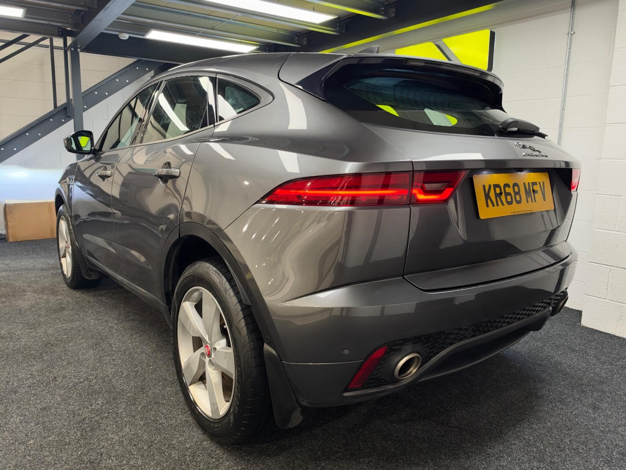 2018 Jaguar E-PACE - Thumbnail 4