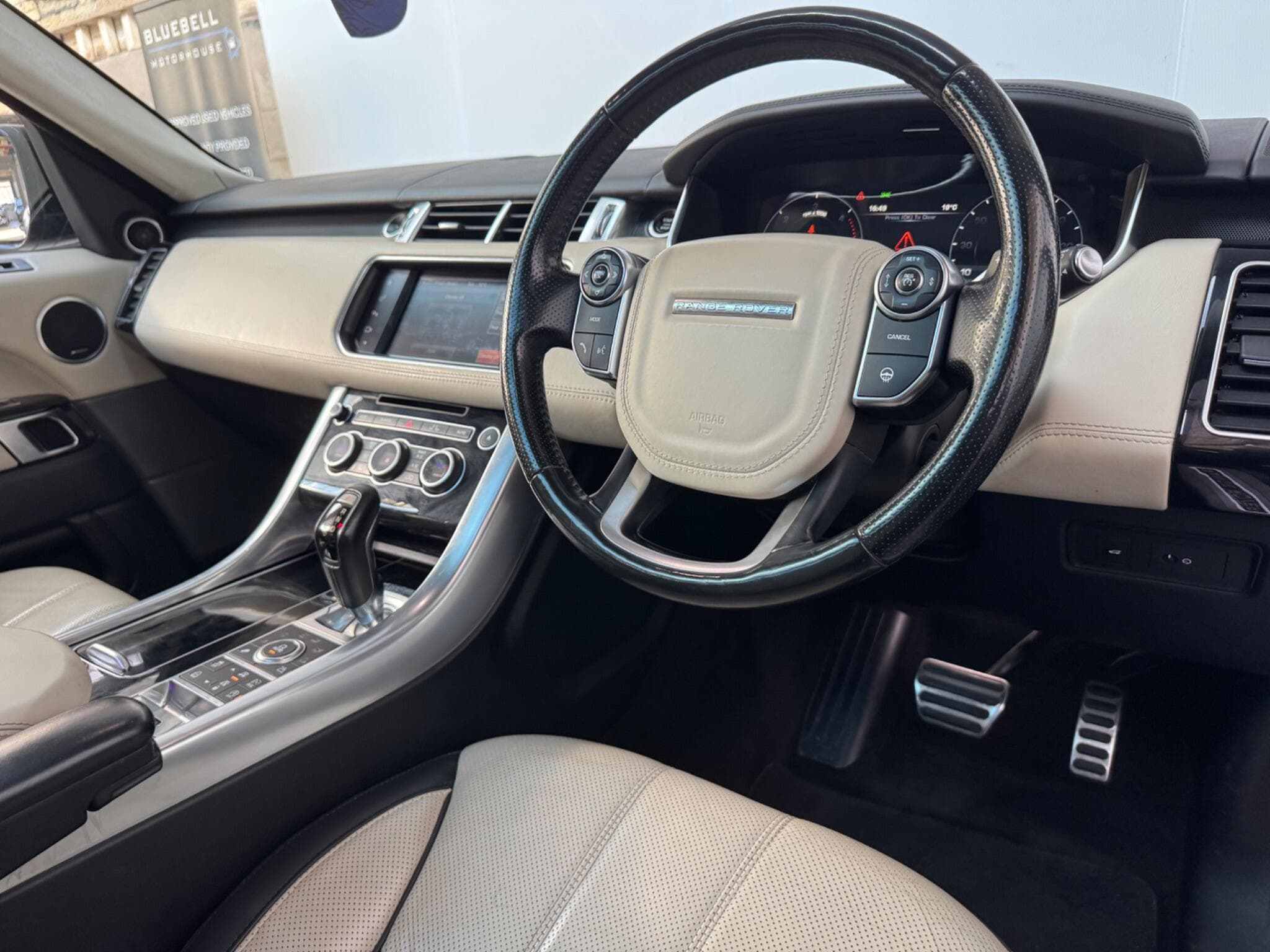 2016 Land Rover Range Rover Sport - Image 4