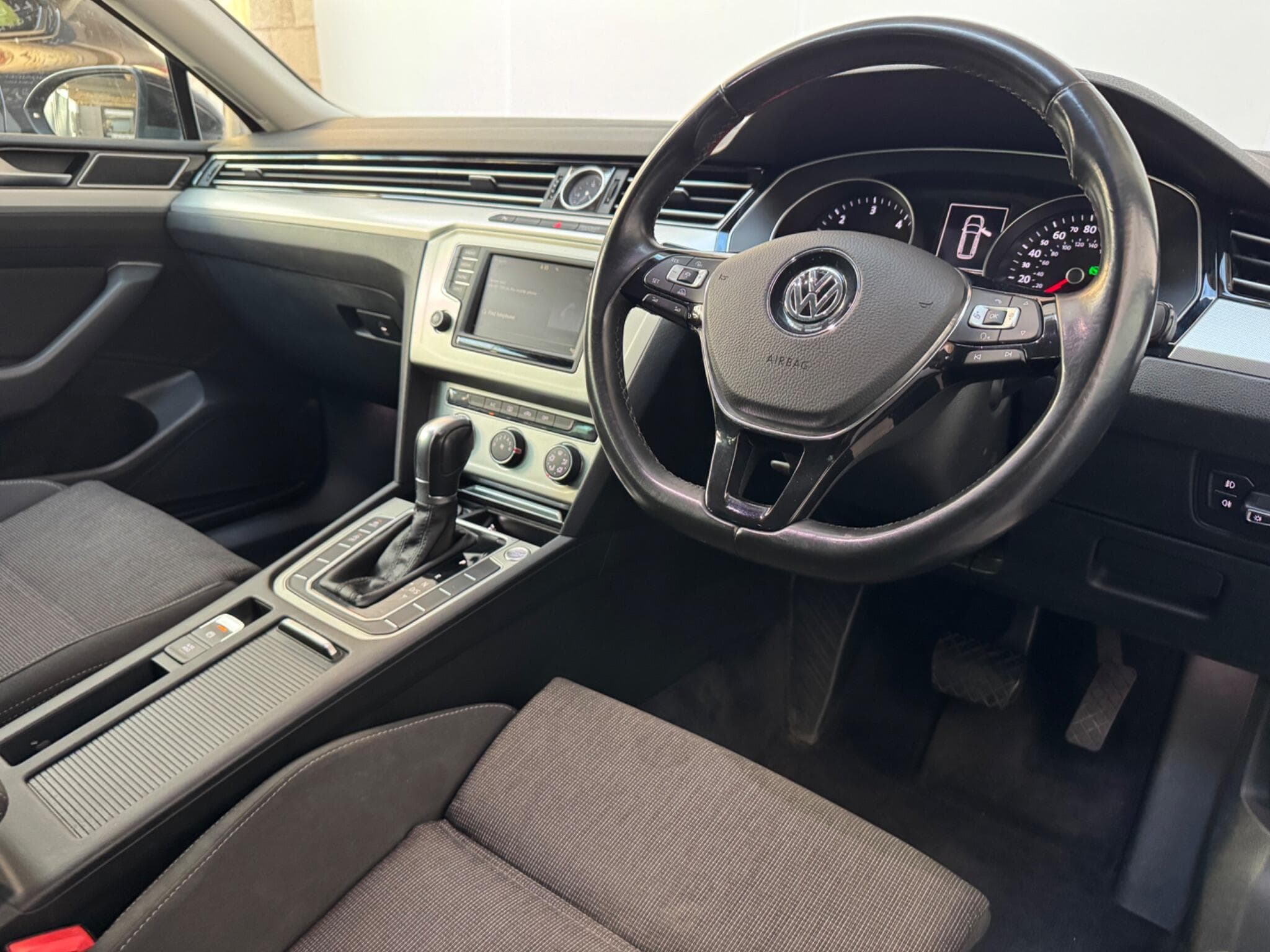 2016 Volkswagen Passat - Image 4