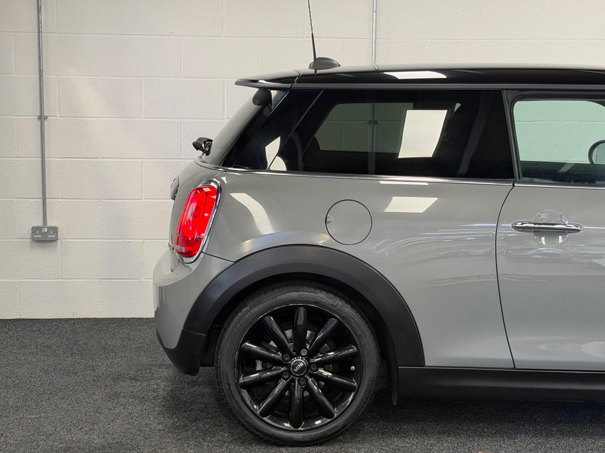 2017 MINI Hatch - Thumbnail 29