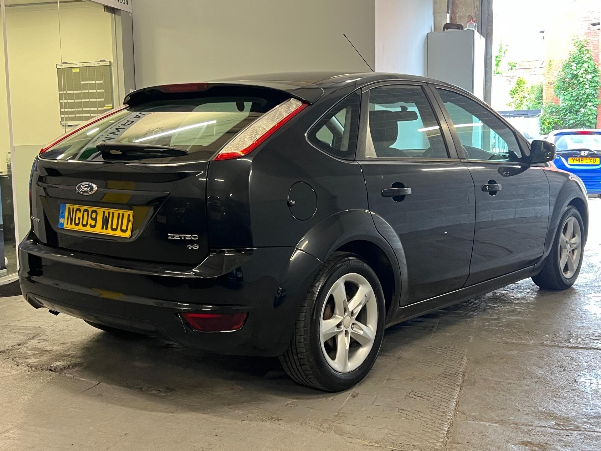 2009 Ford Focus - Thumbnail 8