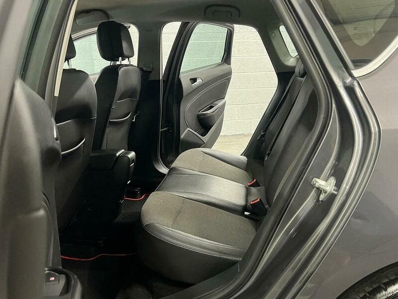 2012 Vauxhall Astra - Thumbnail 37