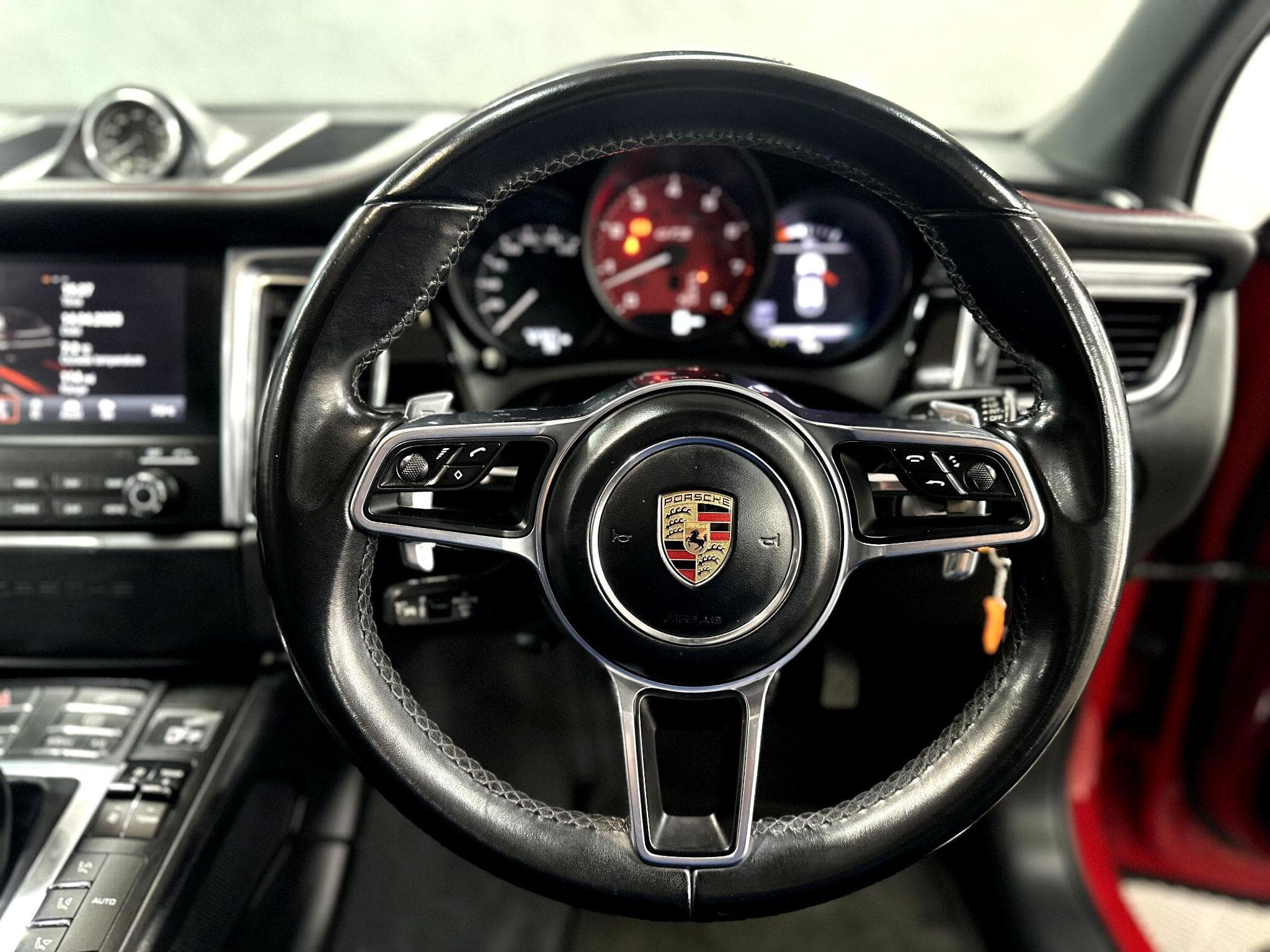 2016 Porsche Macan - Thumbnail 31