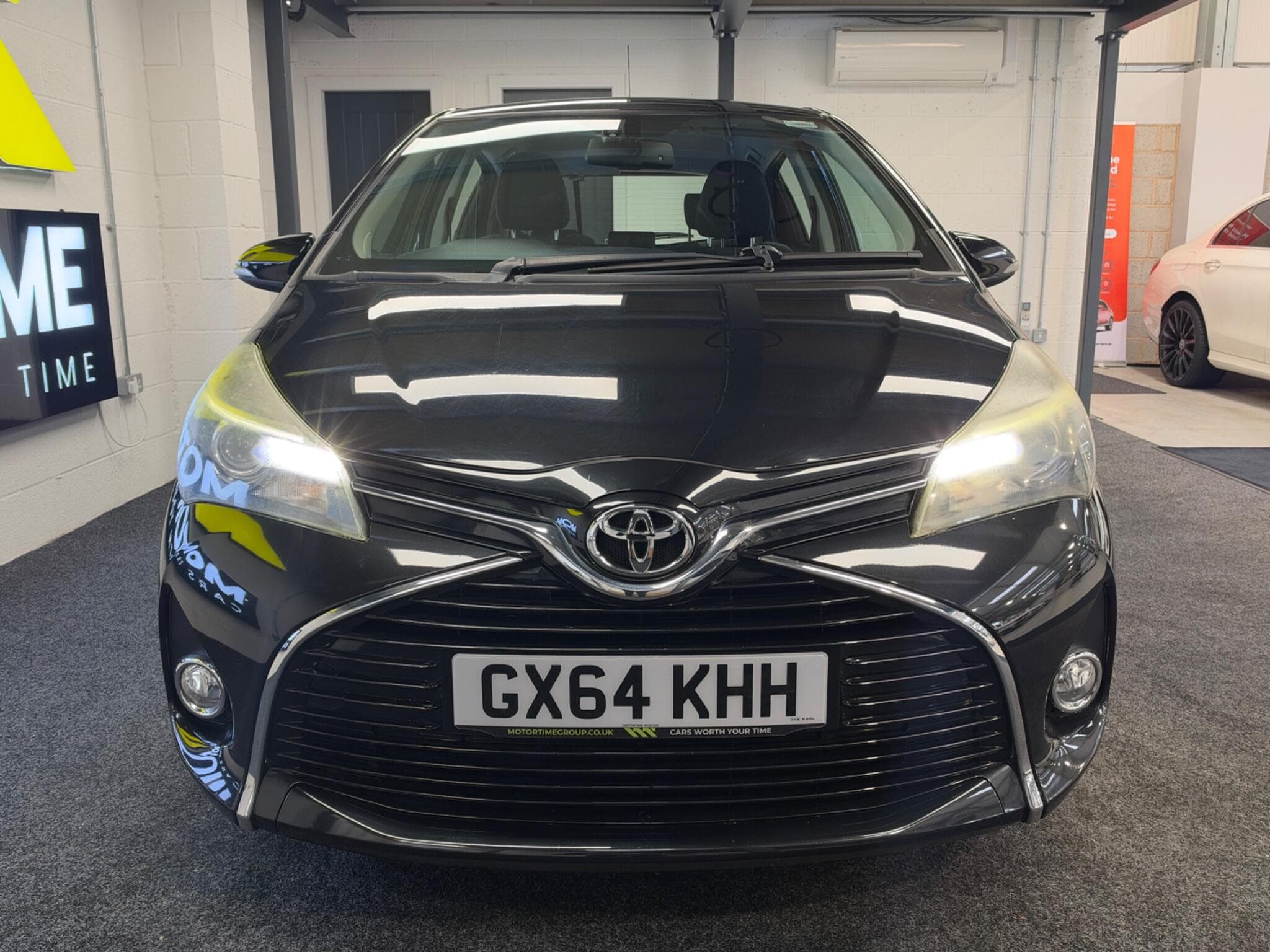 2014 Toyota Yaris - Thumbnail 3