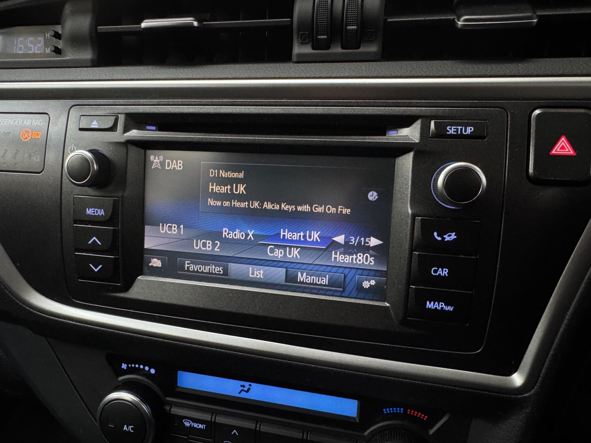 2015 Toyota Auris - Thumbnail 14