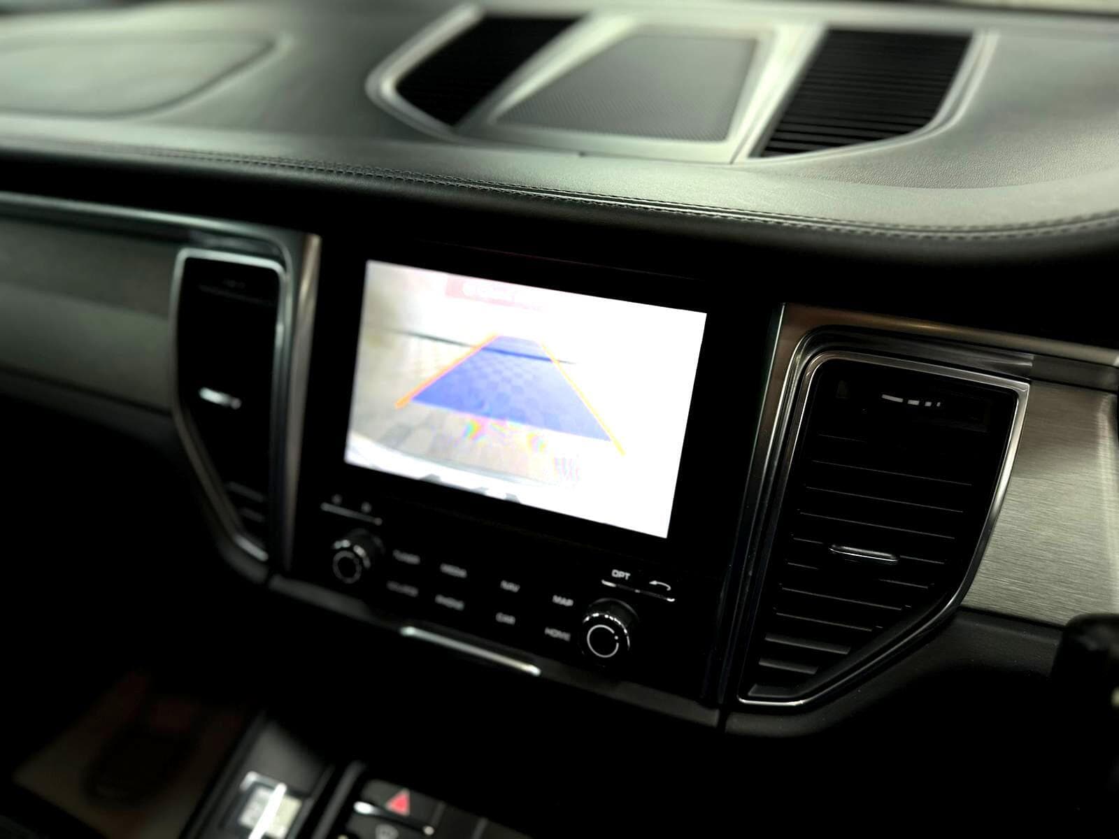 2017 Porsche Macan - Thumbnail 38