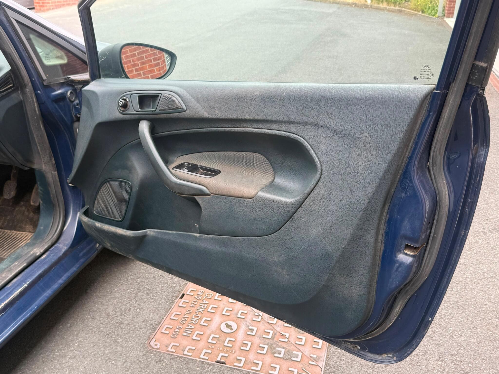 2012 Ford Fiesta Van - Thumbnail 13