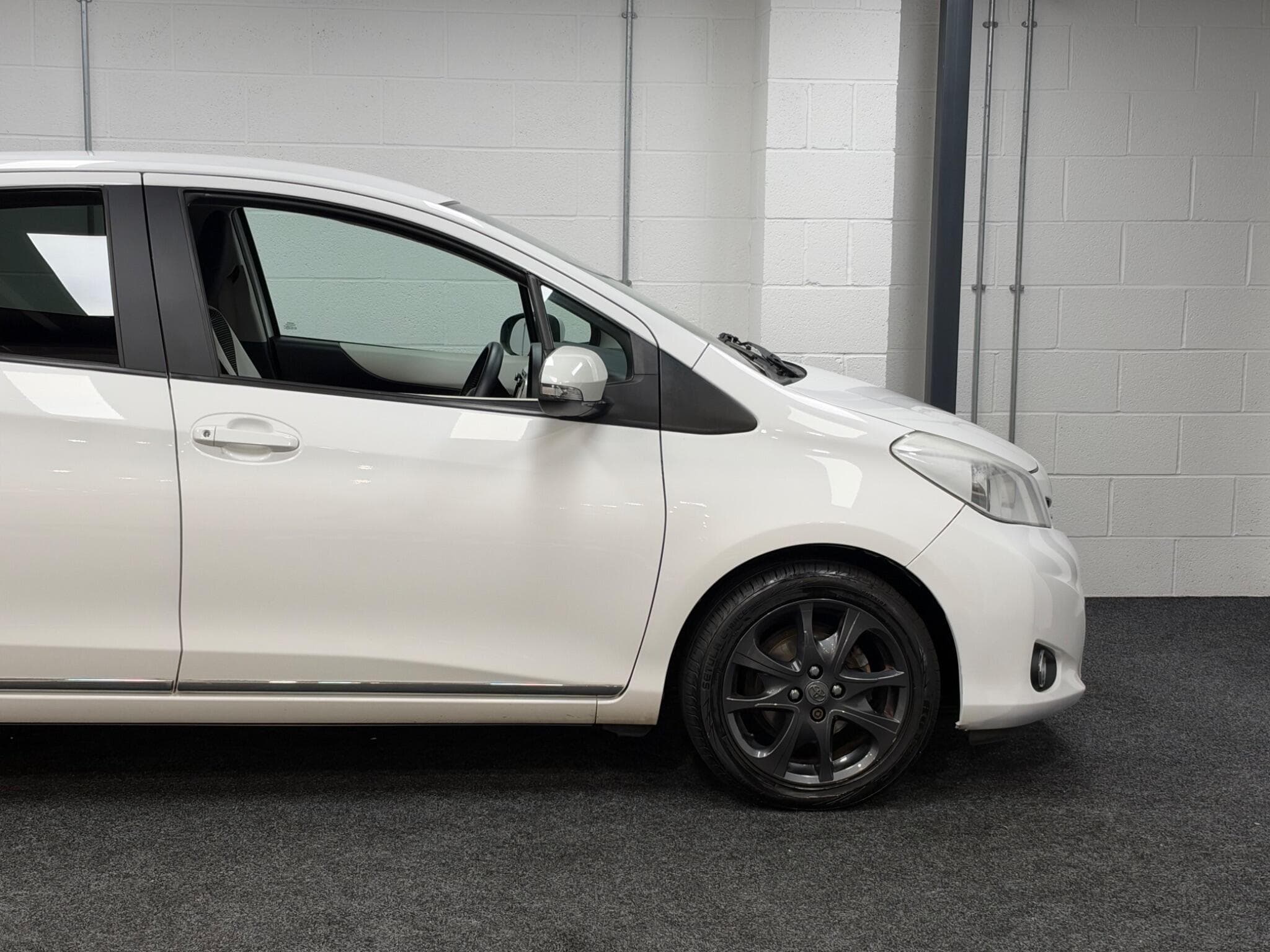 2013 Toyota Yaris - Thumbnail 12