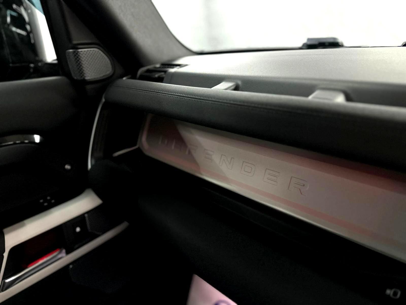 2024 Land Rover Defender 110 - Thumbnail 41