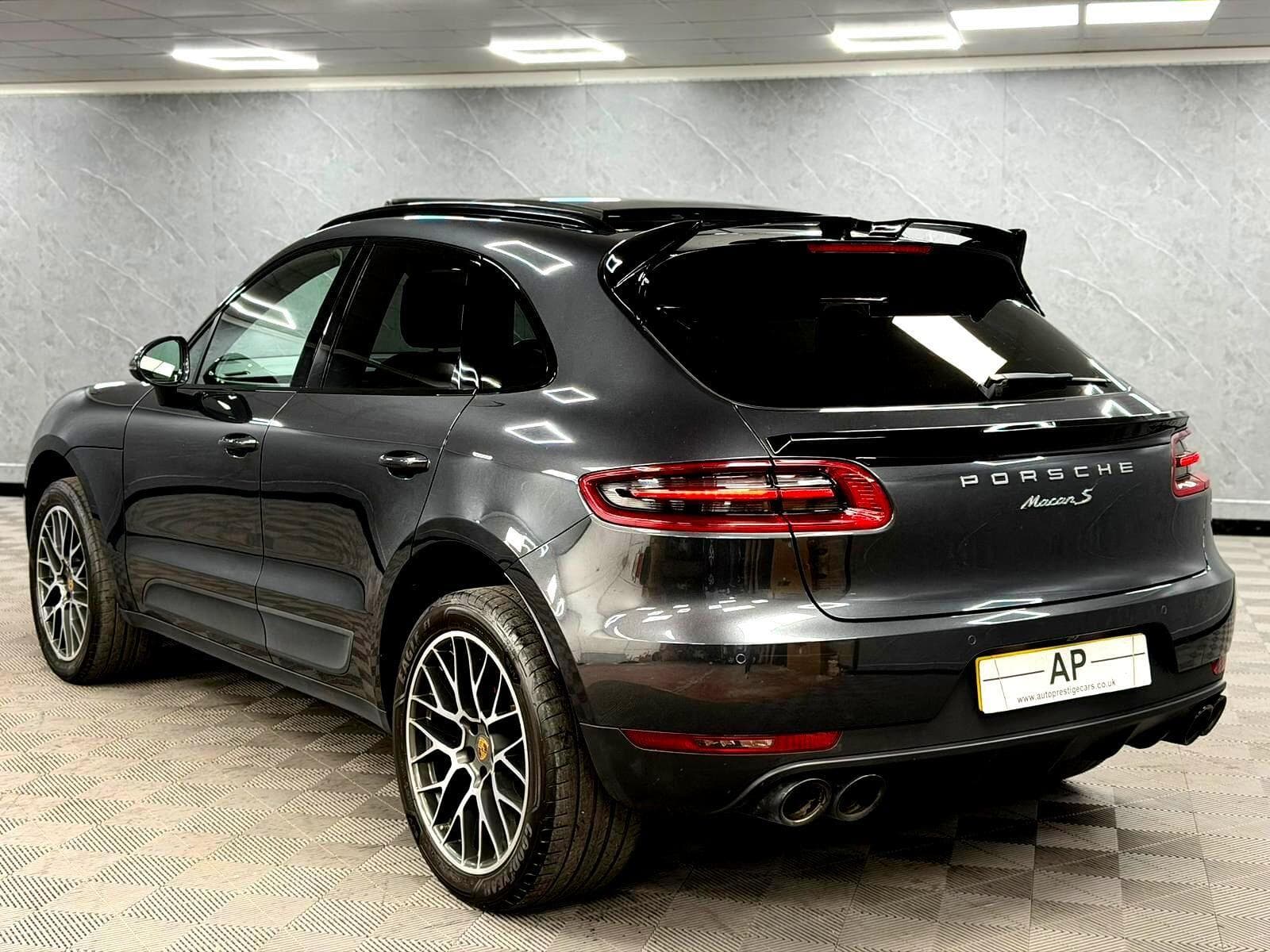 2017 Porsche Macan - Thumbnail 19