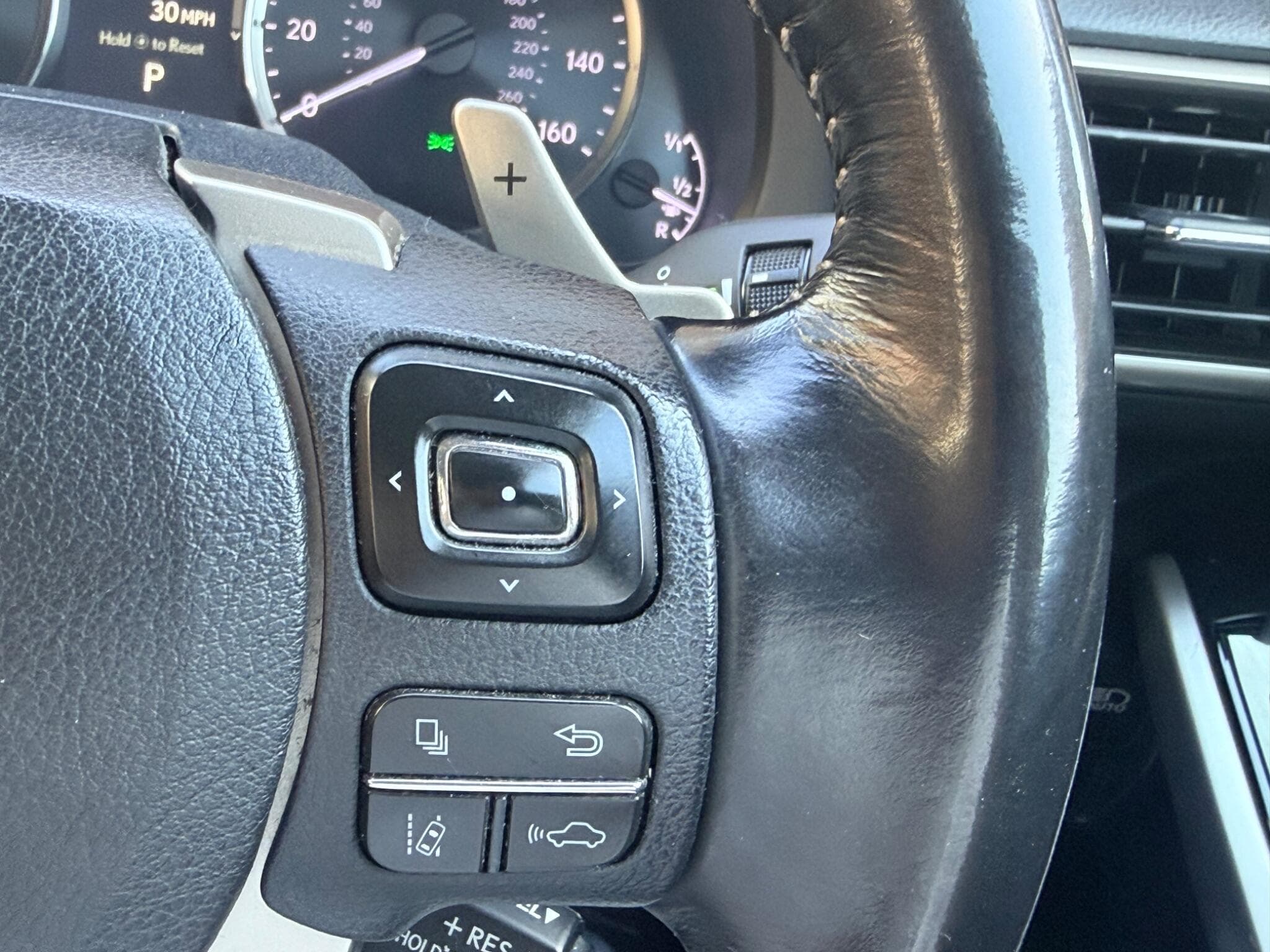 2017 Lexus IS - Thumbnail 16