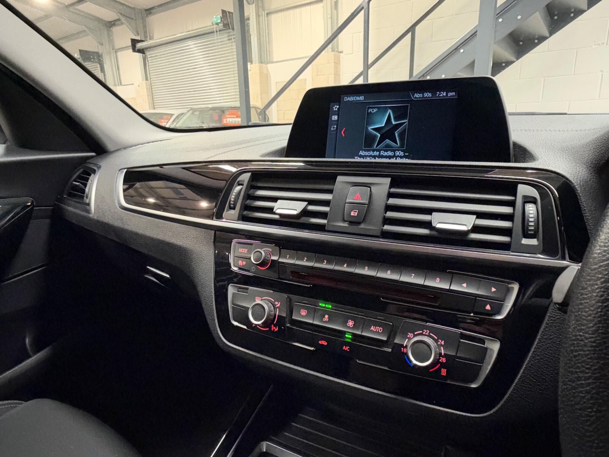 2017 BMW 1 Series - Thumbnail 32