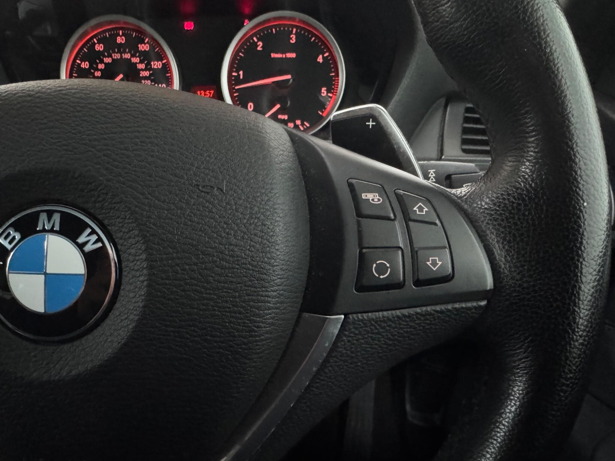 2014 BMW X6 - Thumbnail 23