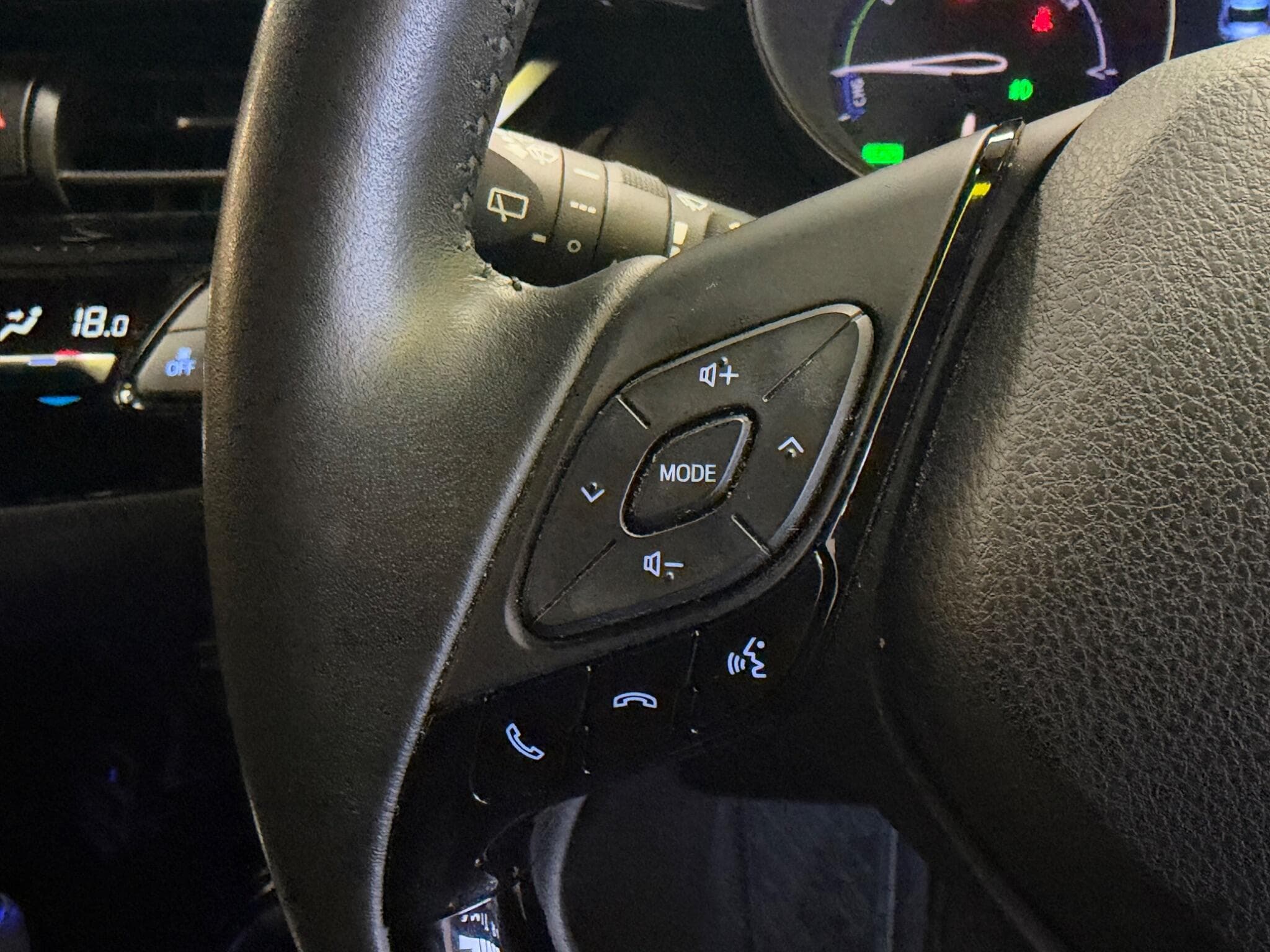 2022 Toyota C-HR - Thumbnail 18