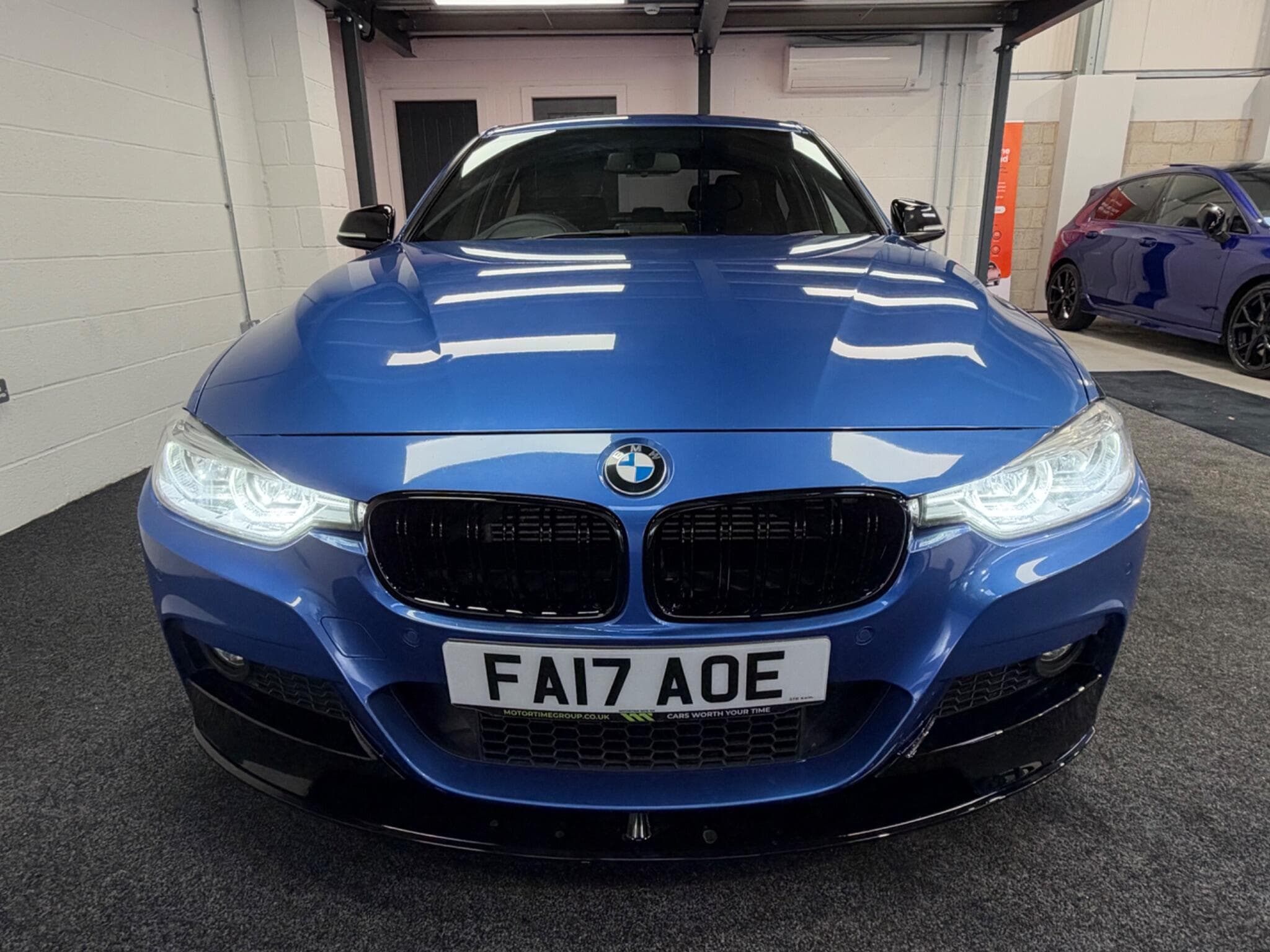 2017 BMW 3 Series - Image 3