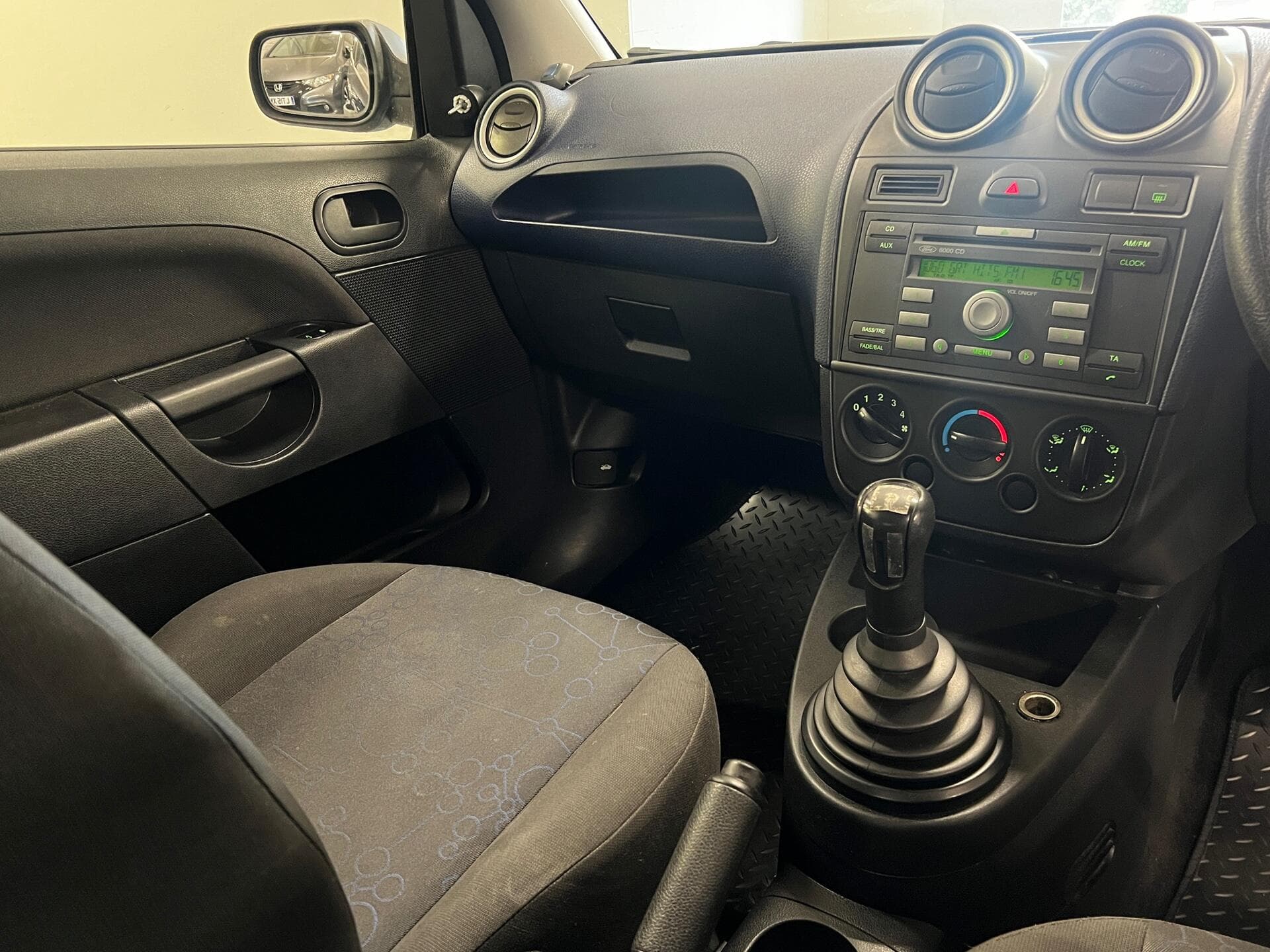 2005 Ford Fiesta - Thumbnail 29