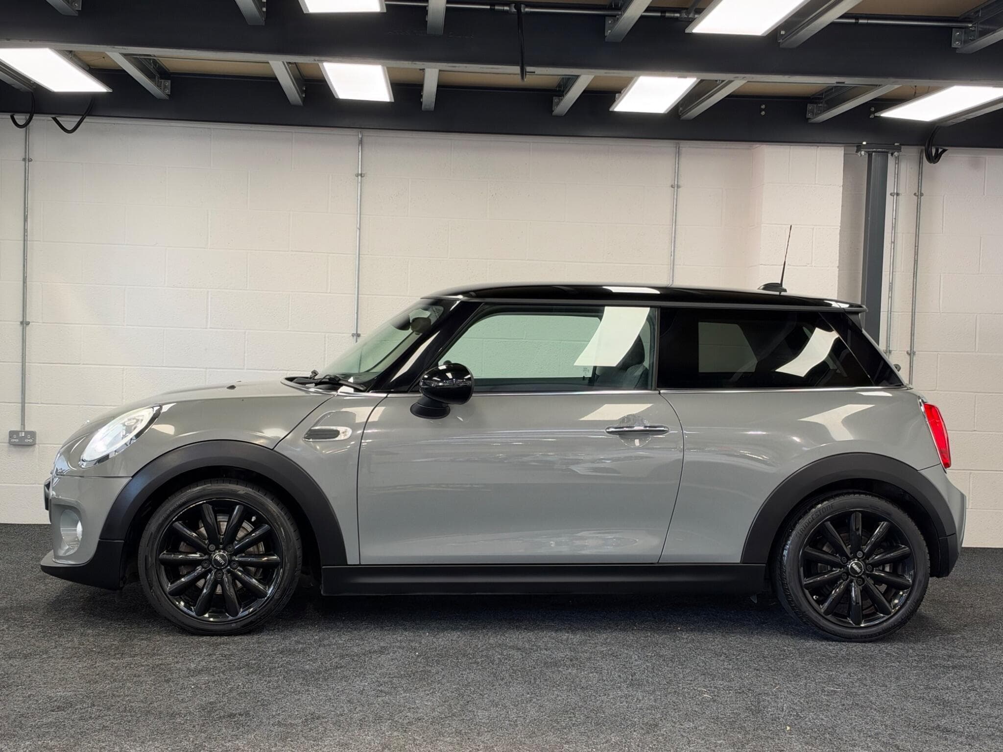 2017 MINI Hatch - Thumbnail 6