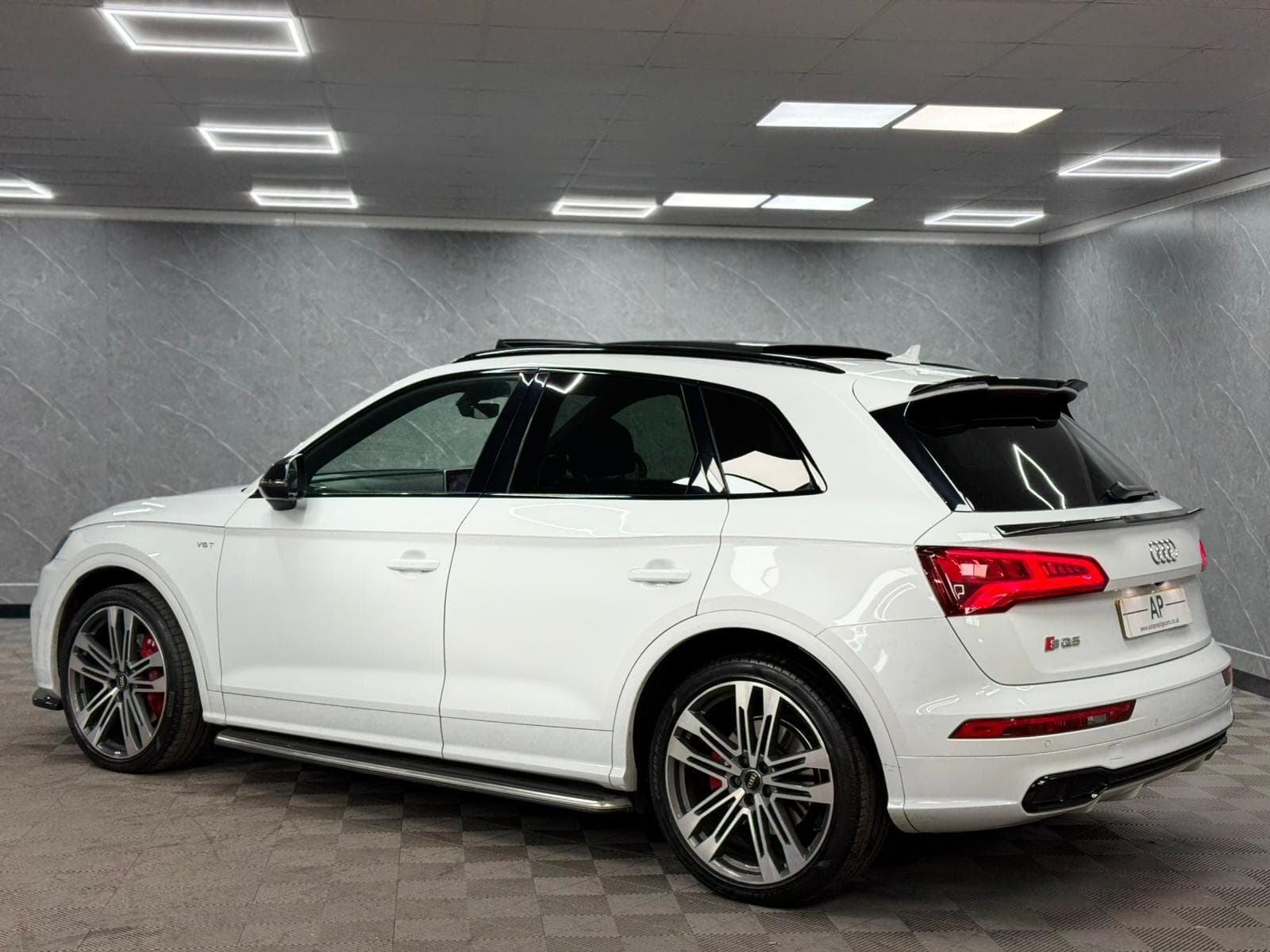 2018 Audi SQ5 - Thumbnail 17