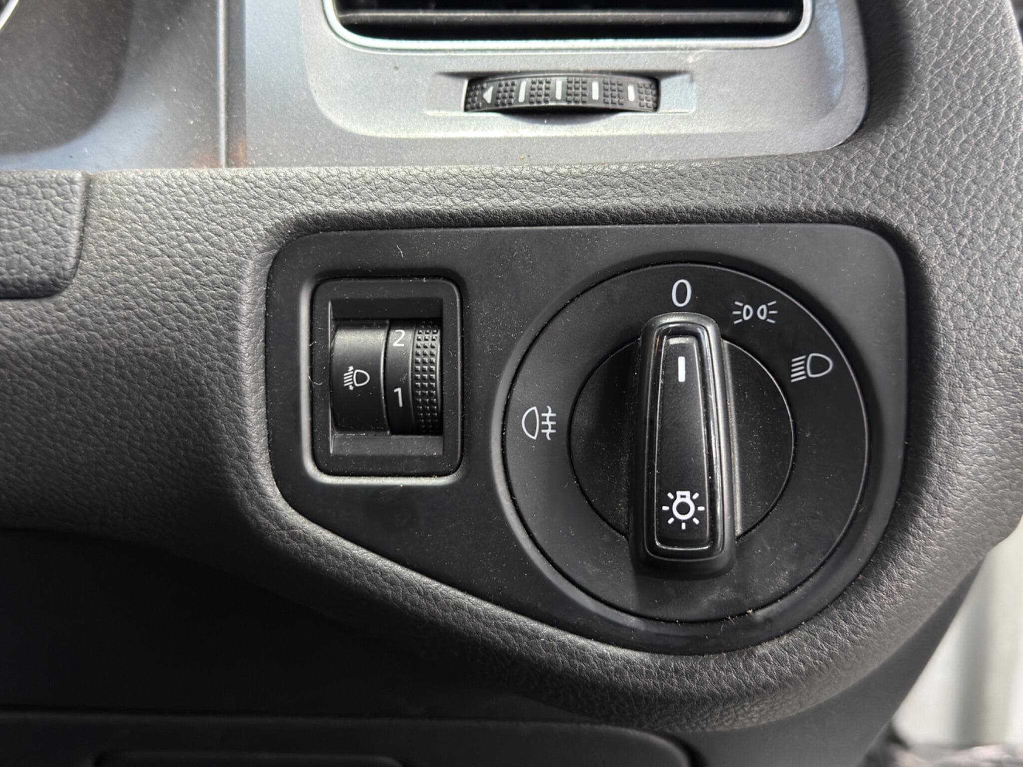 2013 Volkswagen Golf - Thumbnail 14