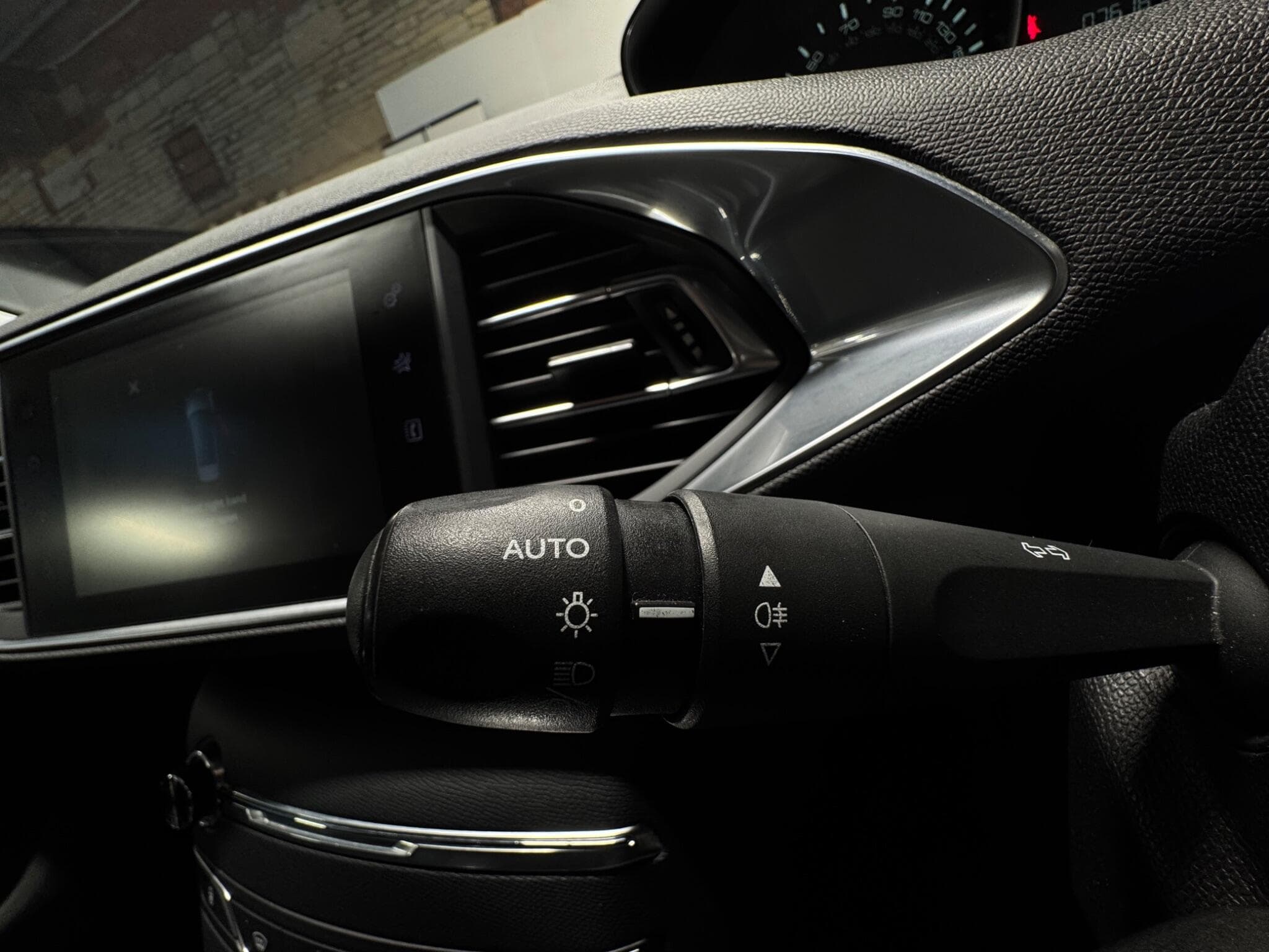 2016 Peugeot 308 SW - Thumbnail 21