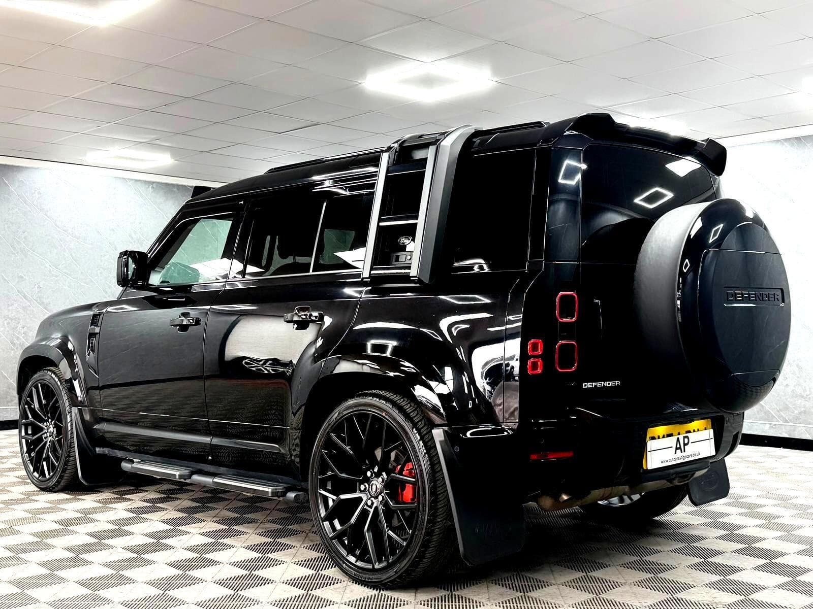 2024 Land Rover Defender 110 - Thumbnail 13