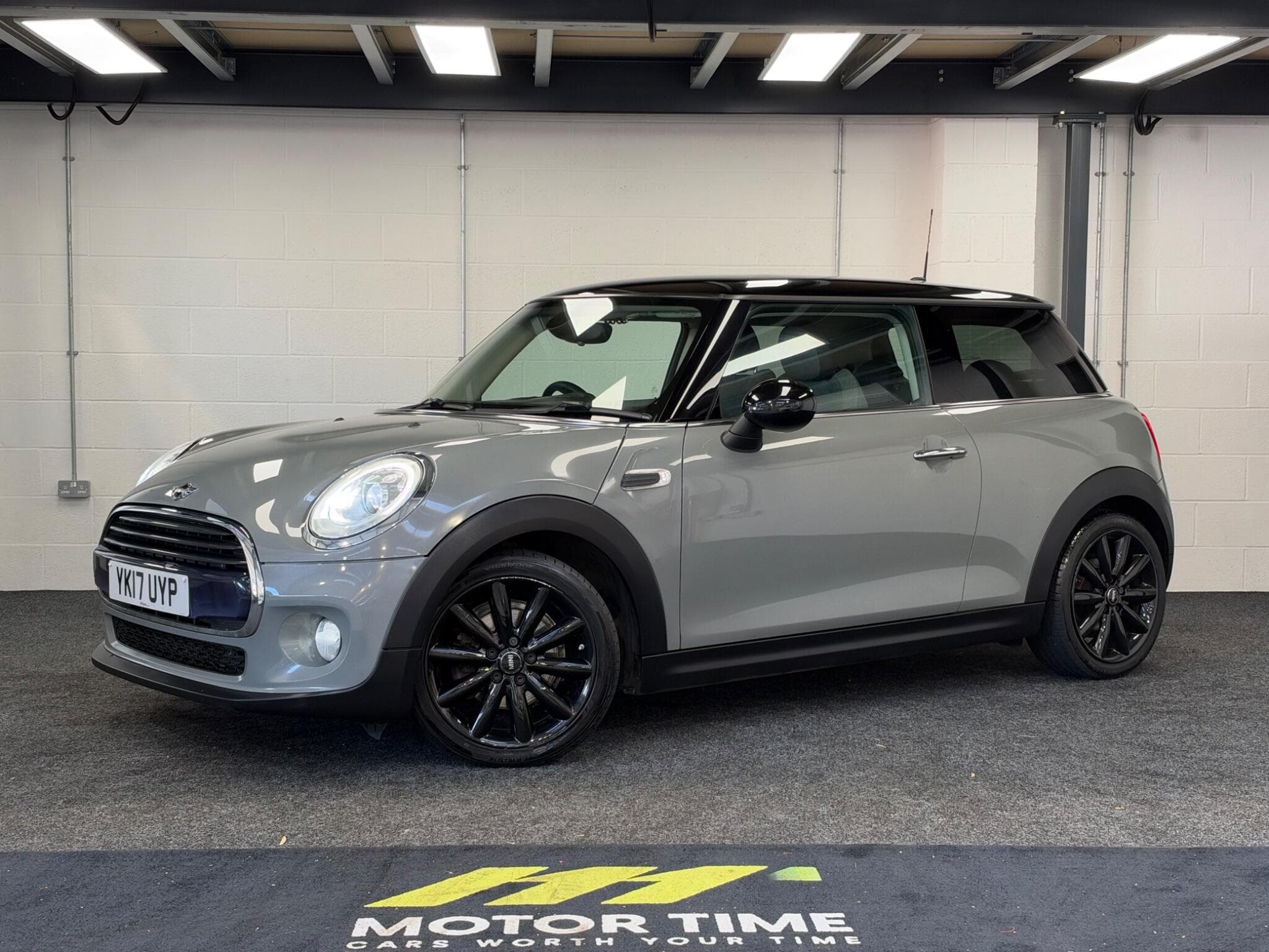 2017 MINI Hatch - Main