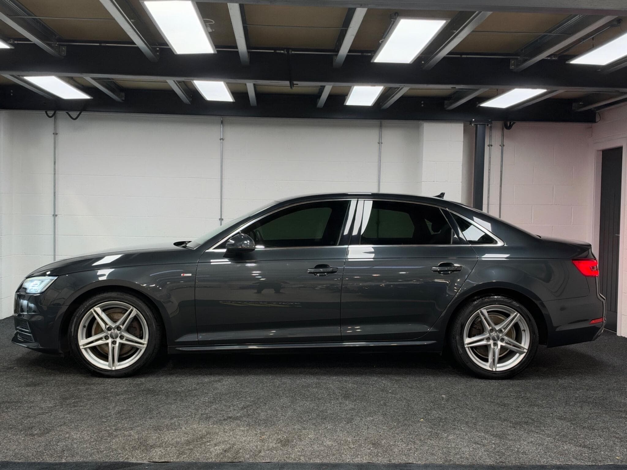 2016 Audi A4 - Thumbnail 8