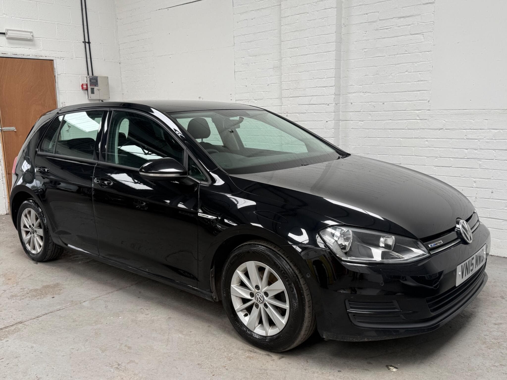 2015 Volkswagen Golf - Image 1