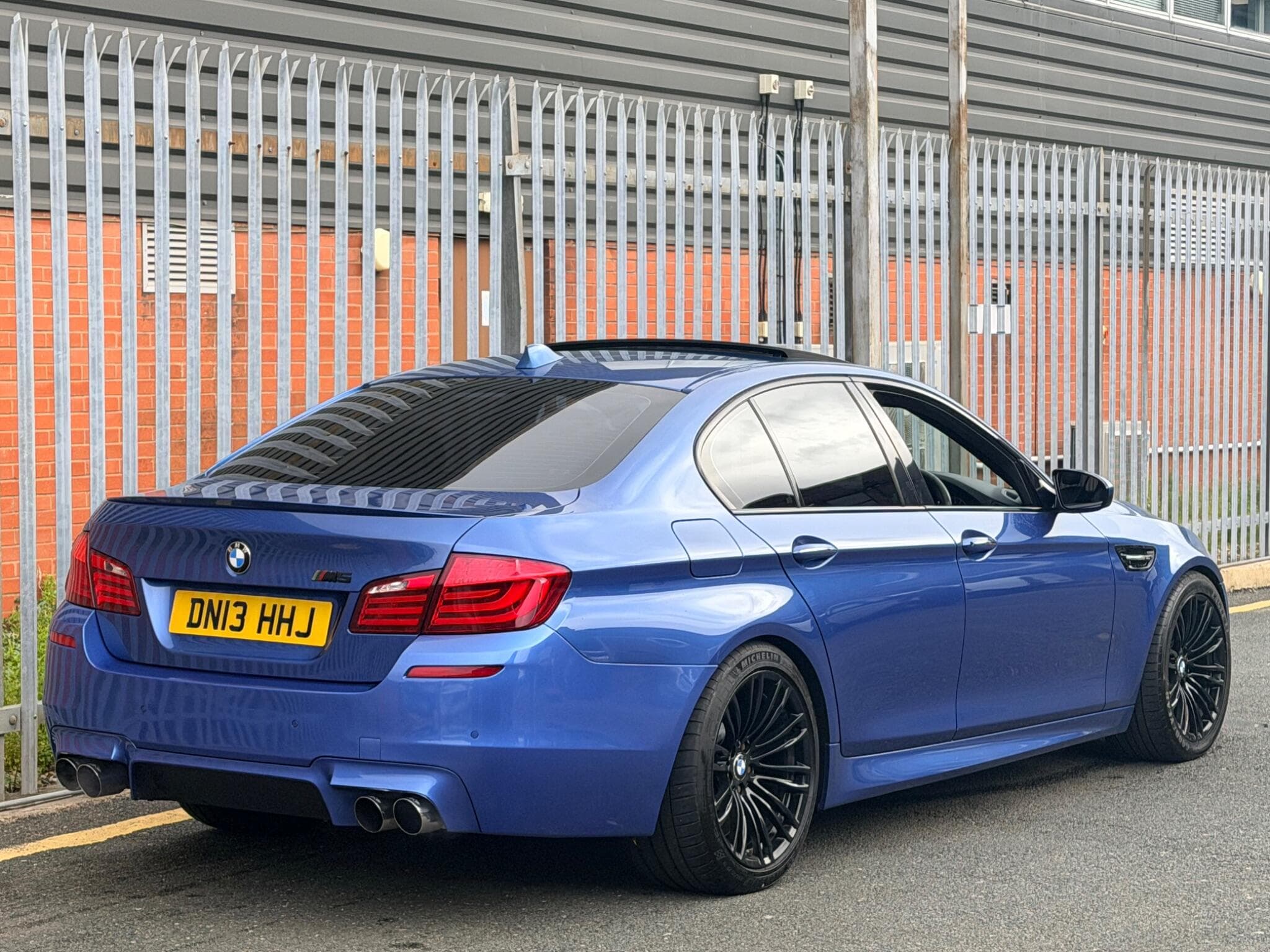 2013 BMW M5 - Thumbnail 3