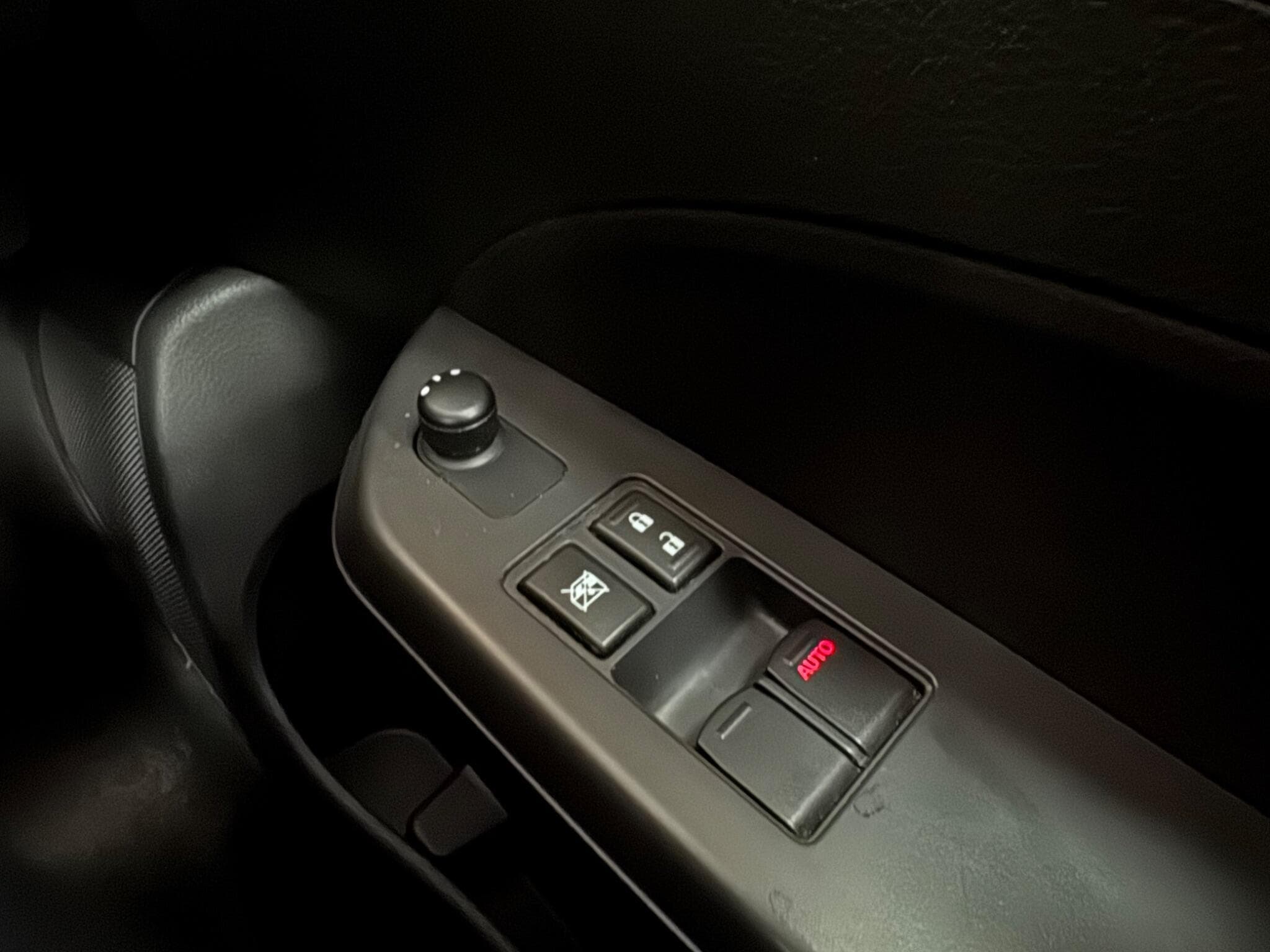 2012 Suzuki Swift - Thumbnail 16