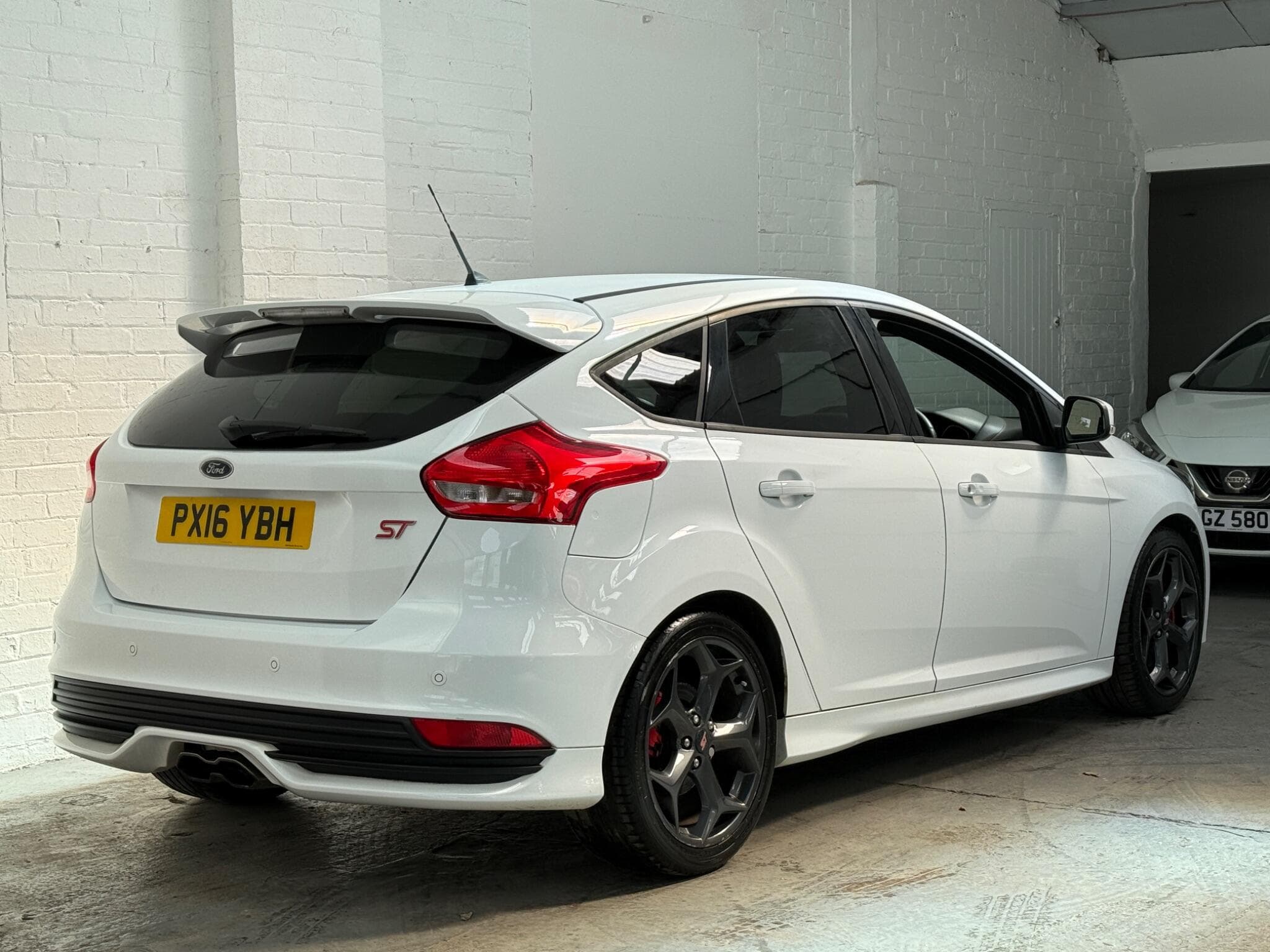 2016 Ford Focus - Thumbnail 10