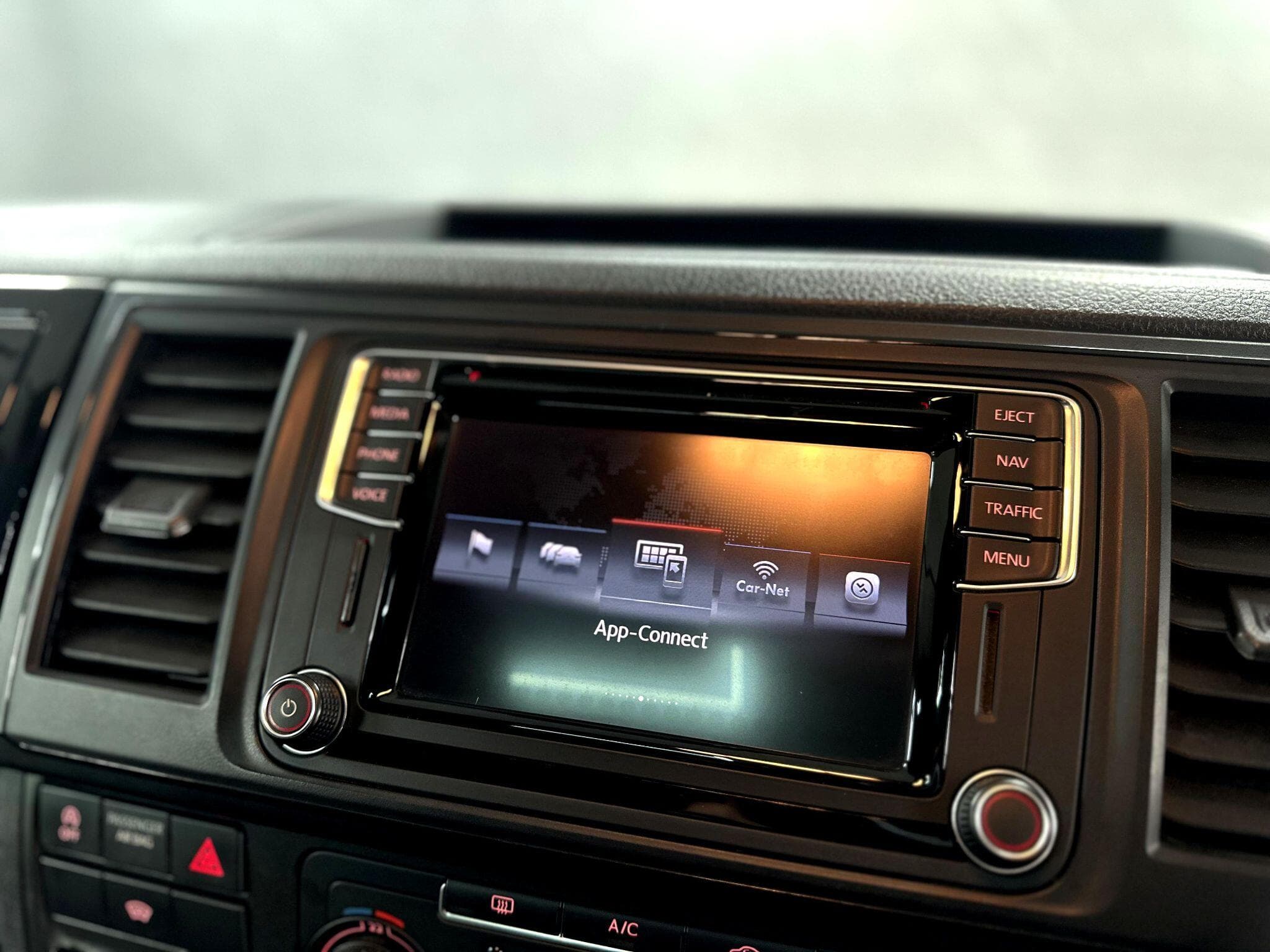 2016 Volkswagen Transporter - Thumbnail 25