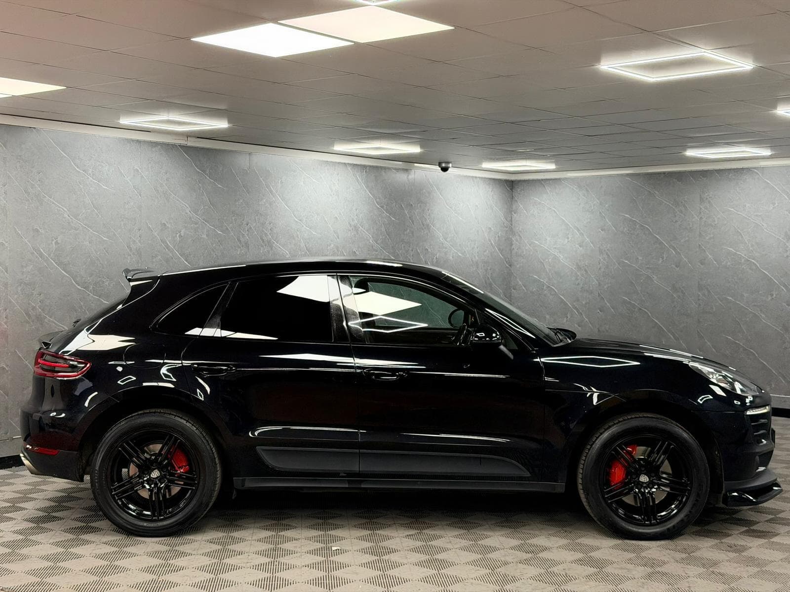 2017 Porsche Macan - Thumbnail 22