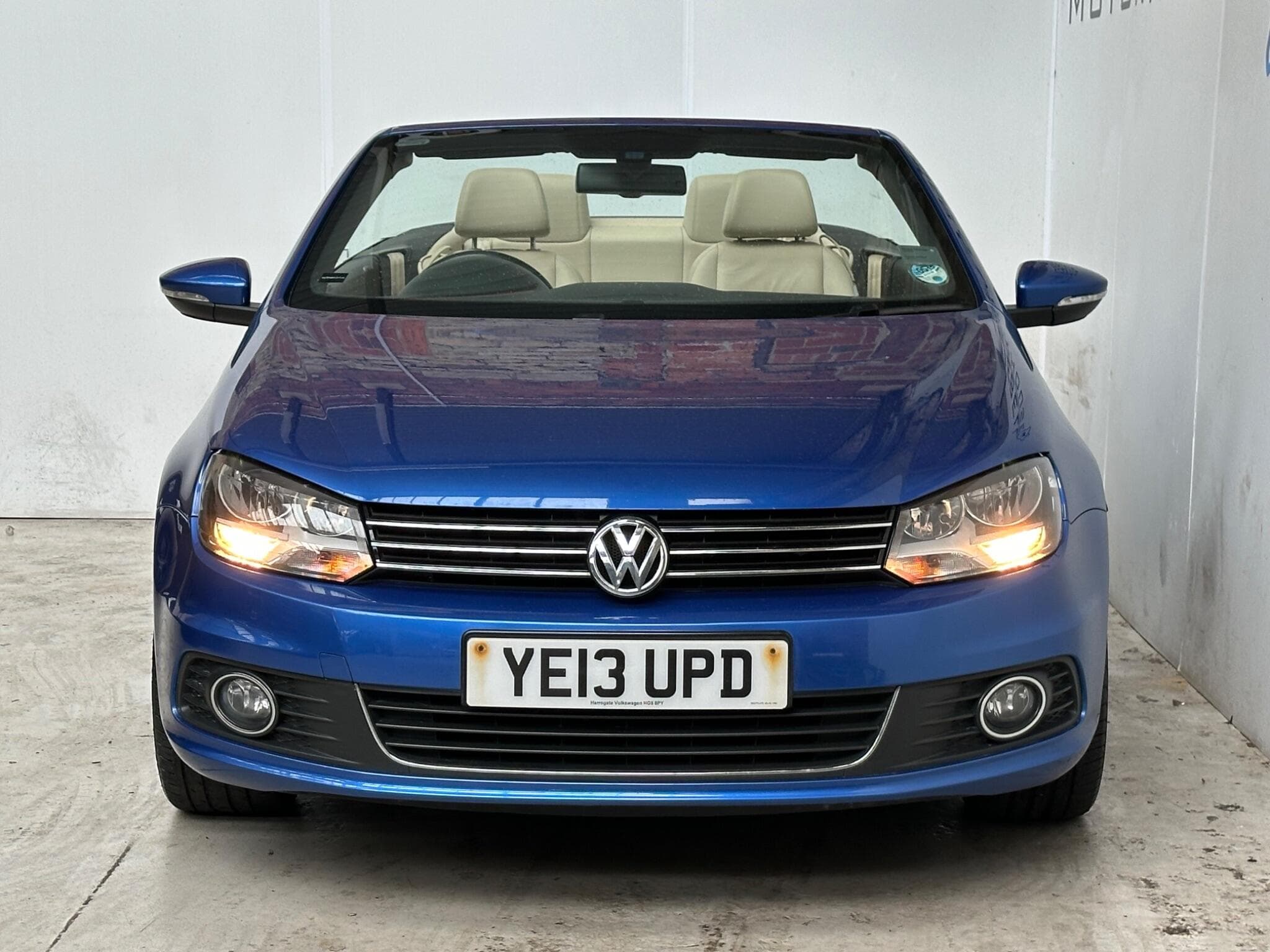 2013 Volkswagen Eos - Image 2