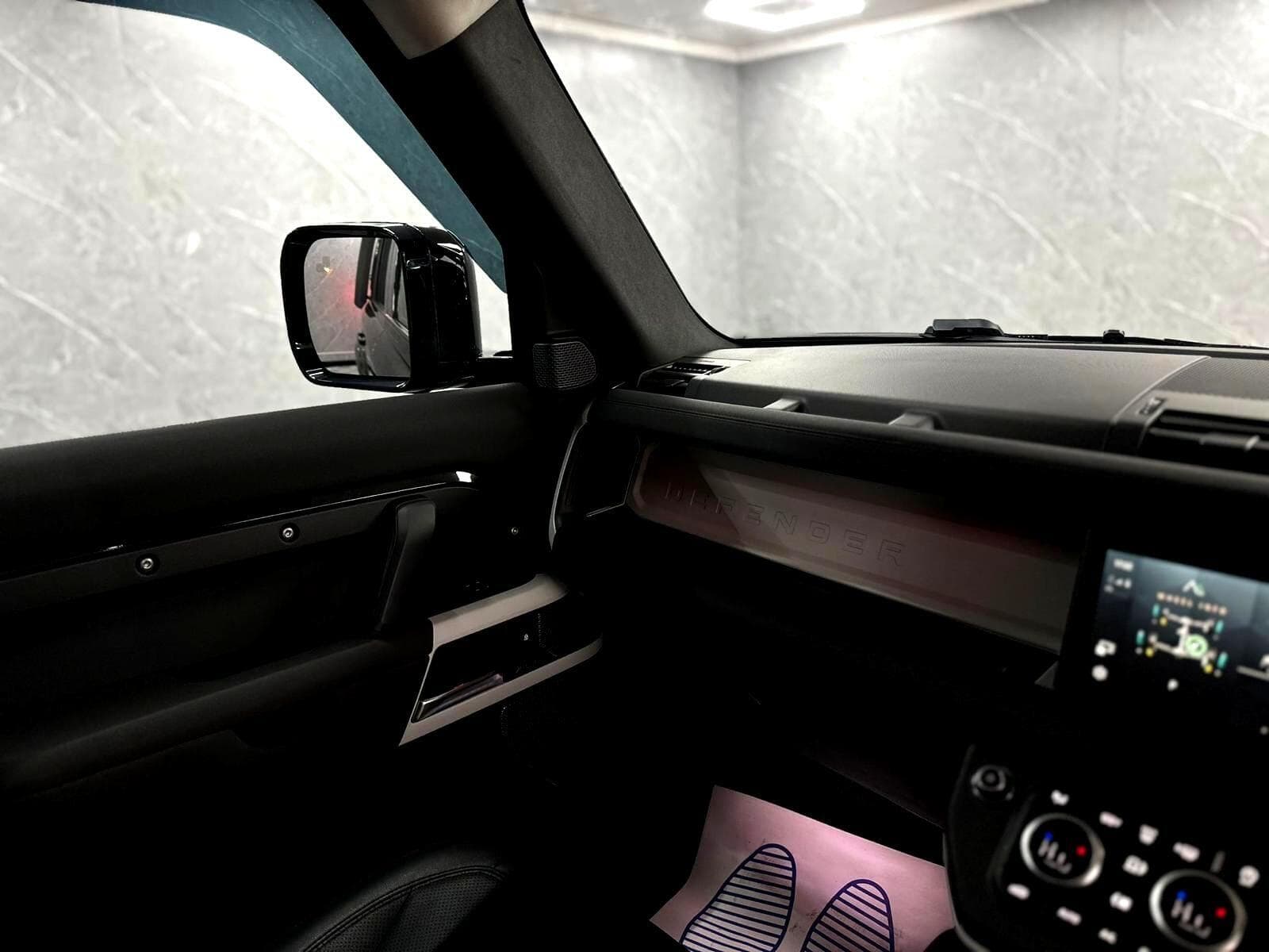 2024 Land Rover Defender 110 - Thumbnail 42