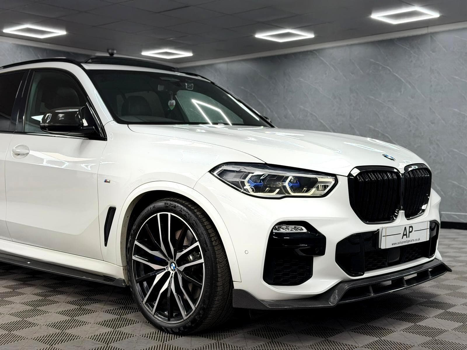 2018 BMW X5 - Thumbnail 33