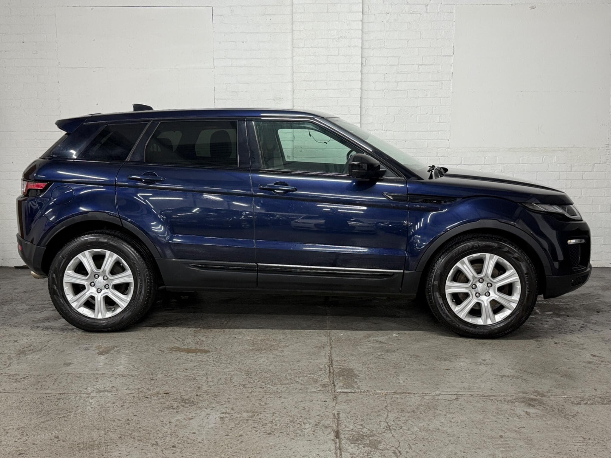 2017 Land Rover Range Rover Evoque - Thumbnail 9