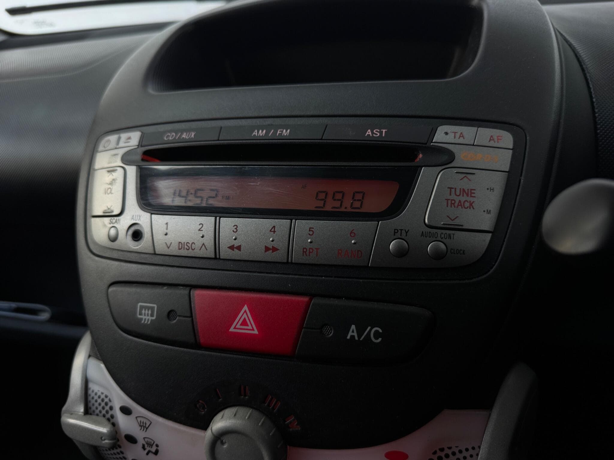 2012 Peugeot 107 - Thumbnail 11