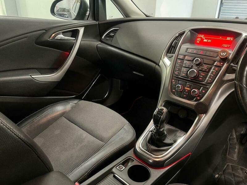2012 Vauxhall Astra - Thumbnail 32