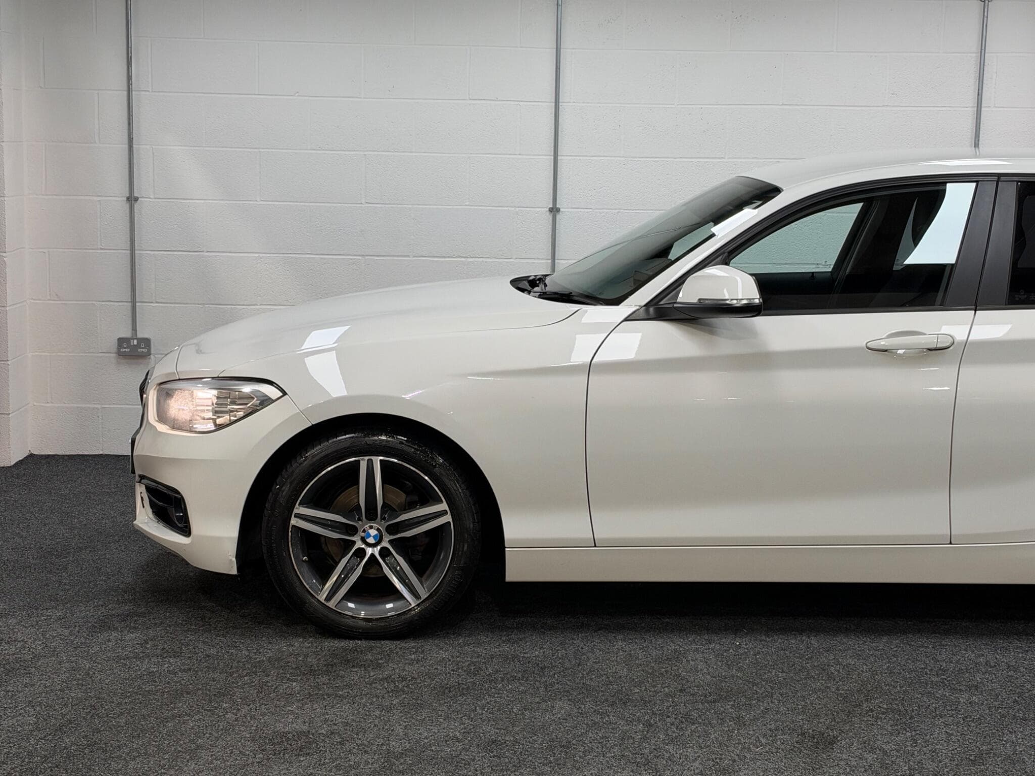 2017 BMW 1 Series - Thumbnail 30