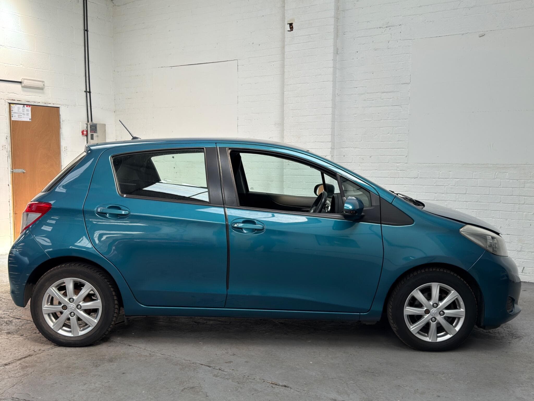 2013 Toyota Yaris - Thumbnail 12
