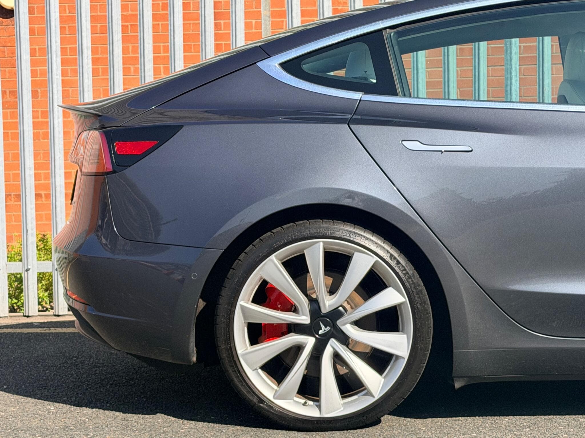 2019 Tesla Model 3 - Thumbnail 5