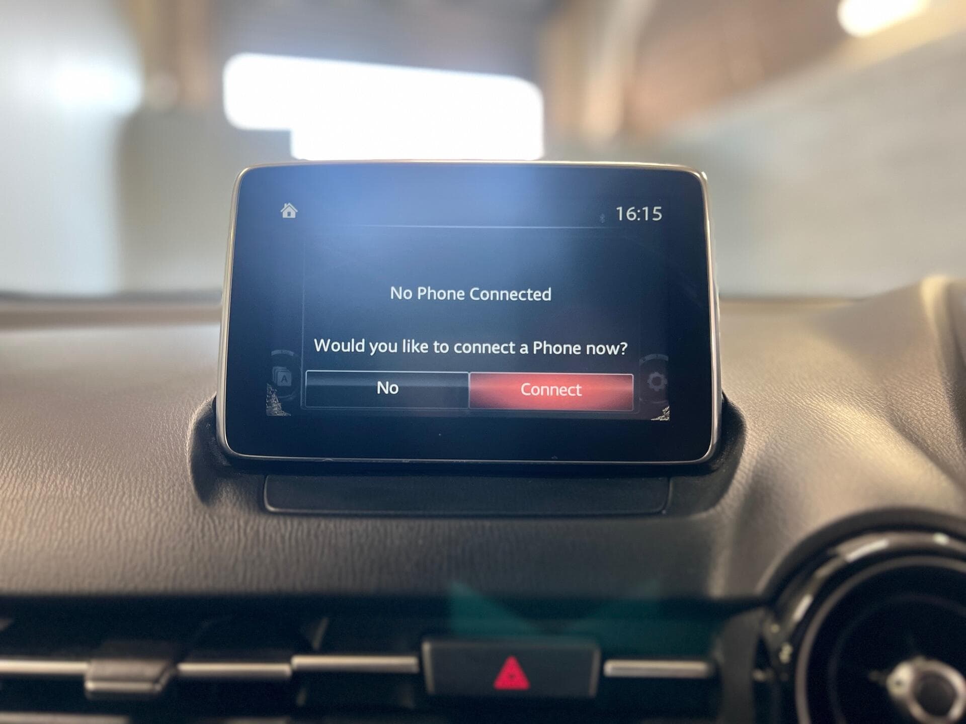 2016 Mazda Mazda2 - Thumbnail 32