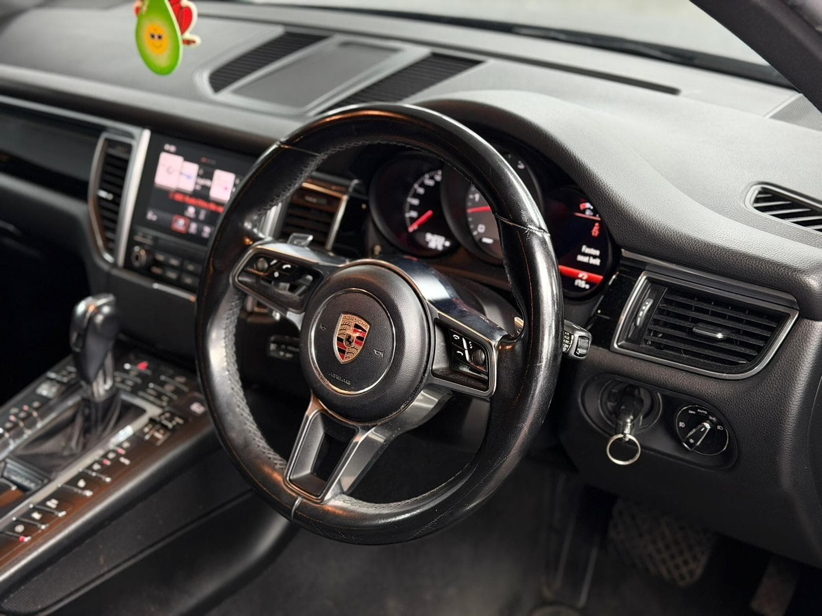 2017 Porsche Macan - Thumbnail 26