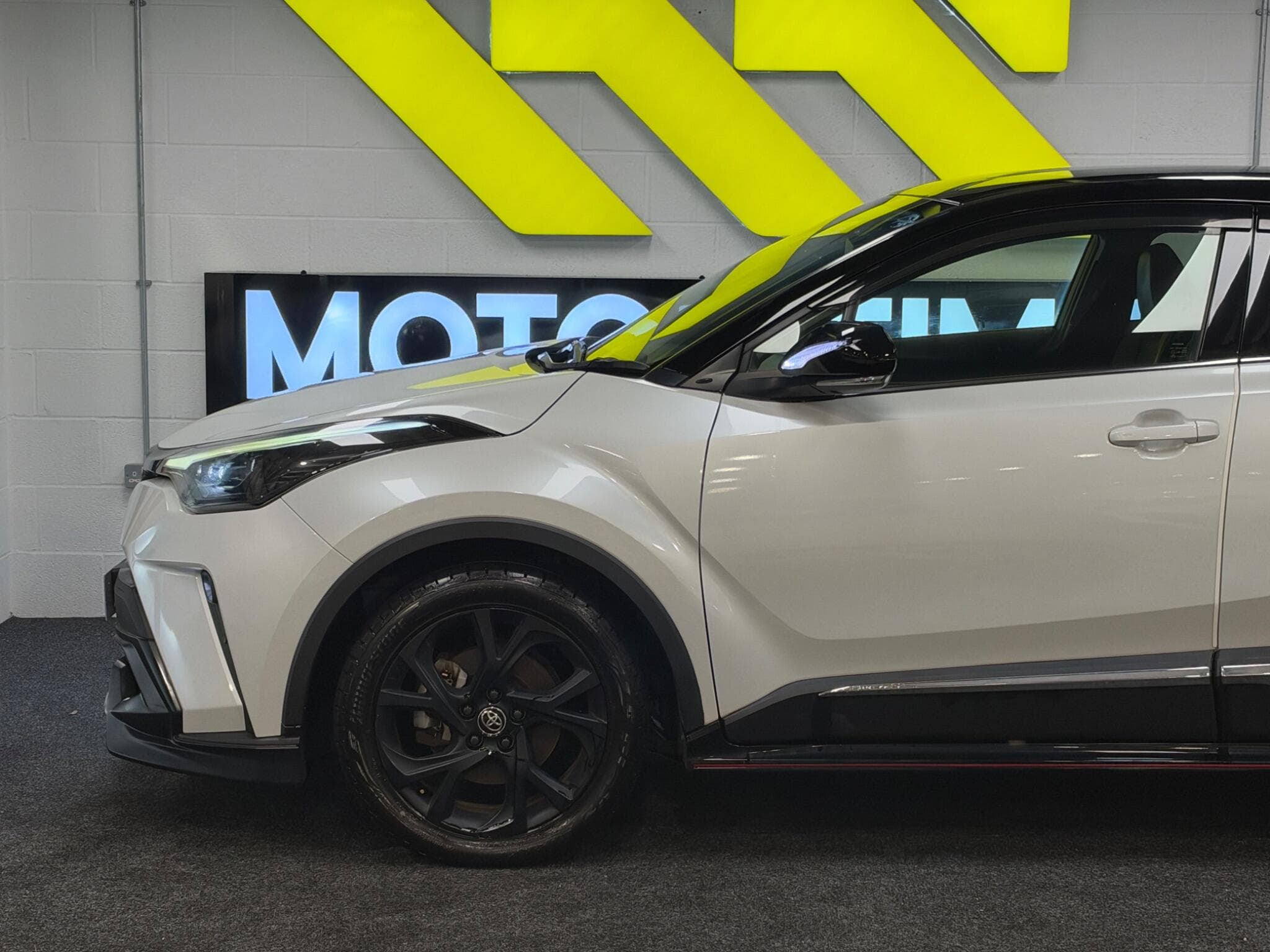 2022 Toyota C-HR - Thumbnail 26