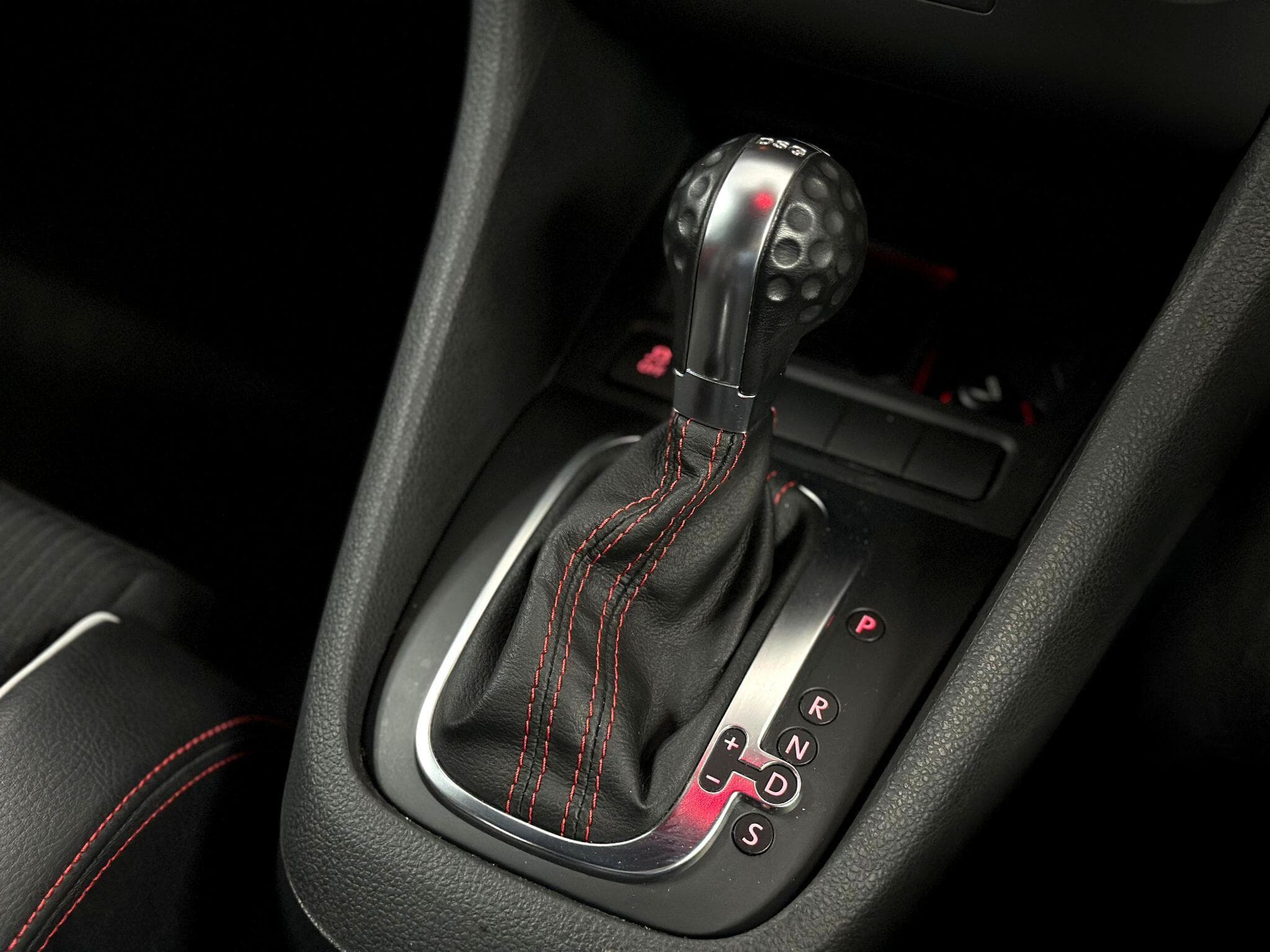2011 Volkswagen Golf - Thumbnail 35