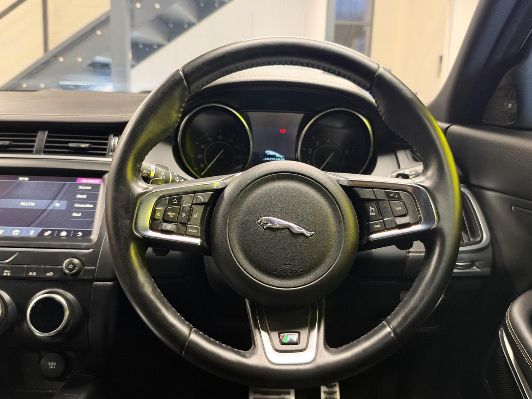2018 Jaguar E-PACE - Thumbnail 39
