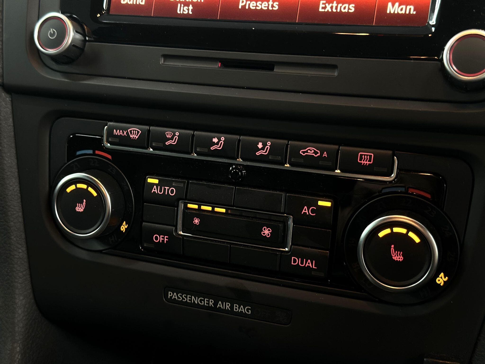2011 Volkswagen Golf - Thumbnail 38