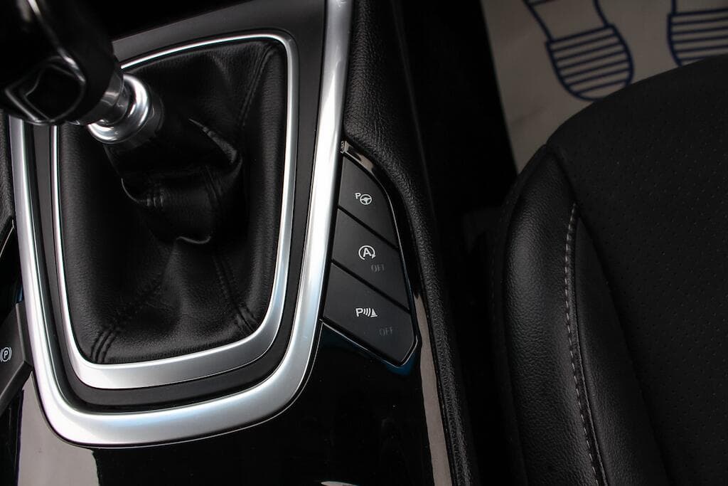 2016 Ford Edge - Thumbnail 29