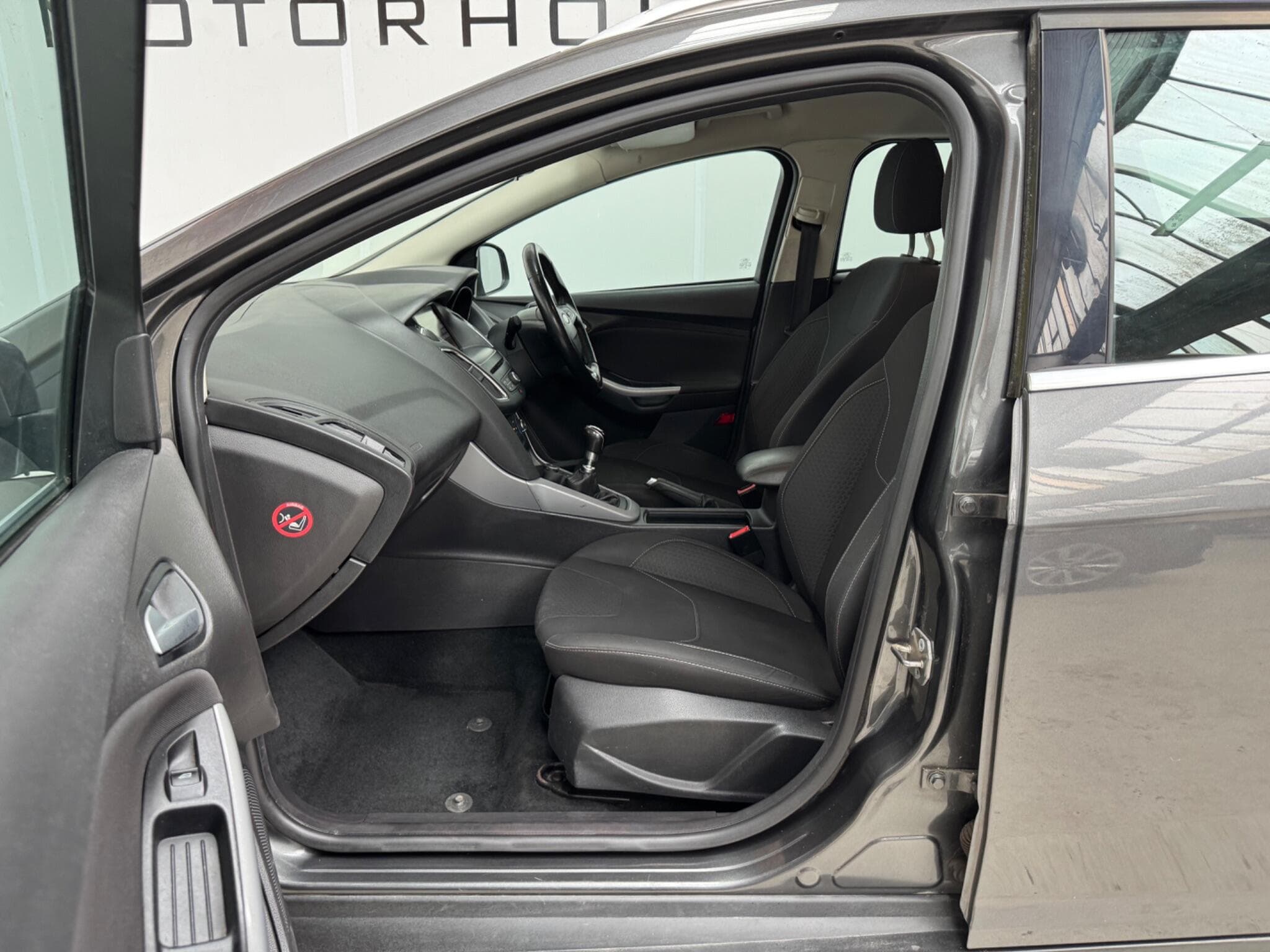 2015 Ford Focus - Thumbnail 10